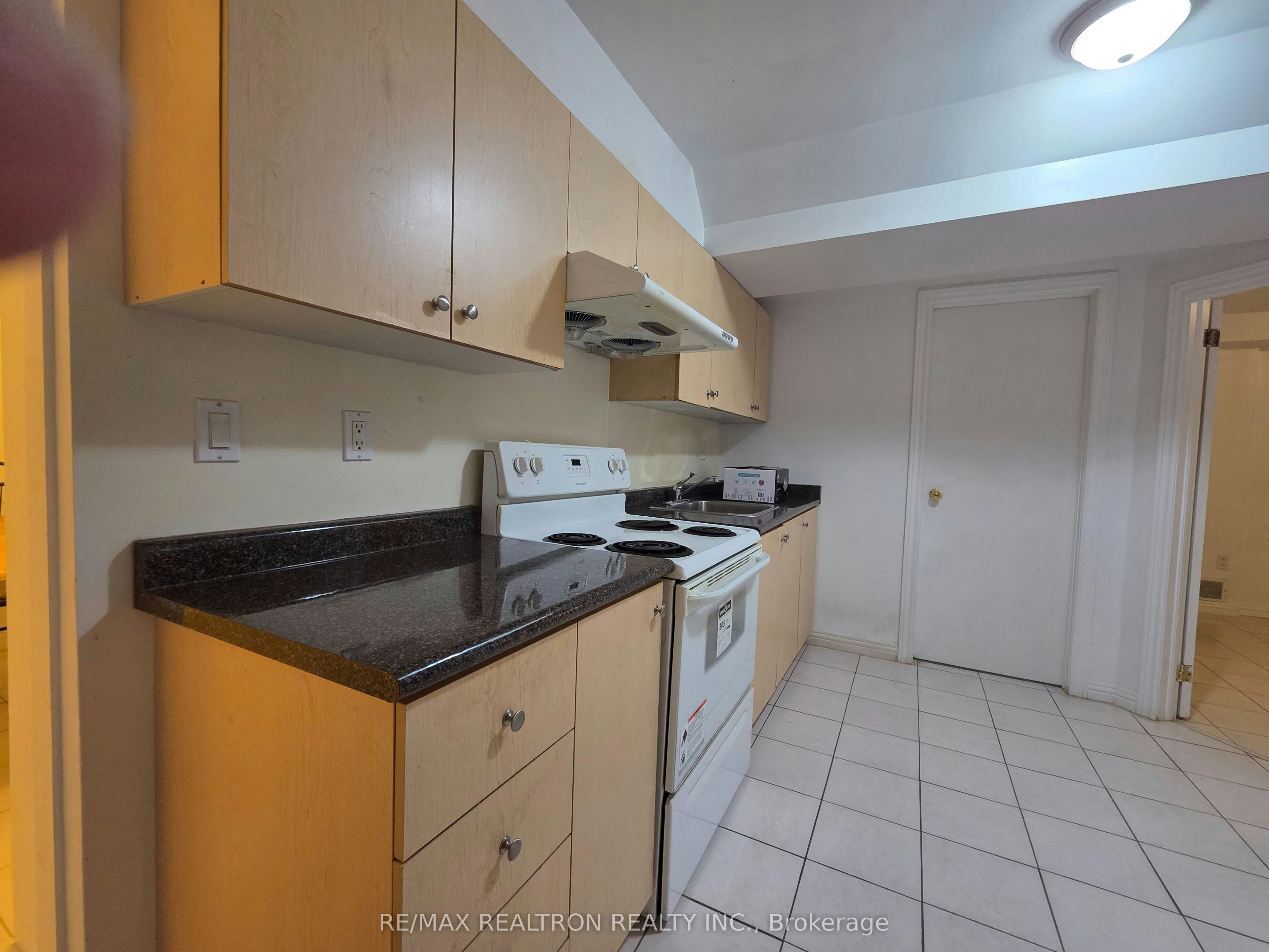 Basement-23 Morbank Drive, Toronto, ON, M1V 2M1 - 9