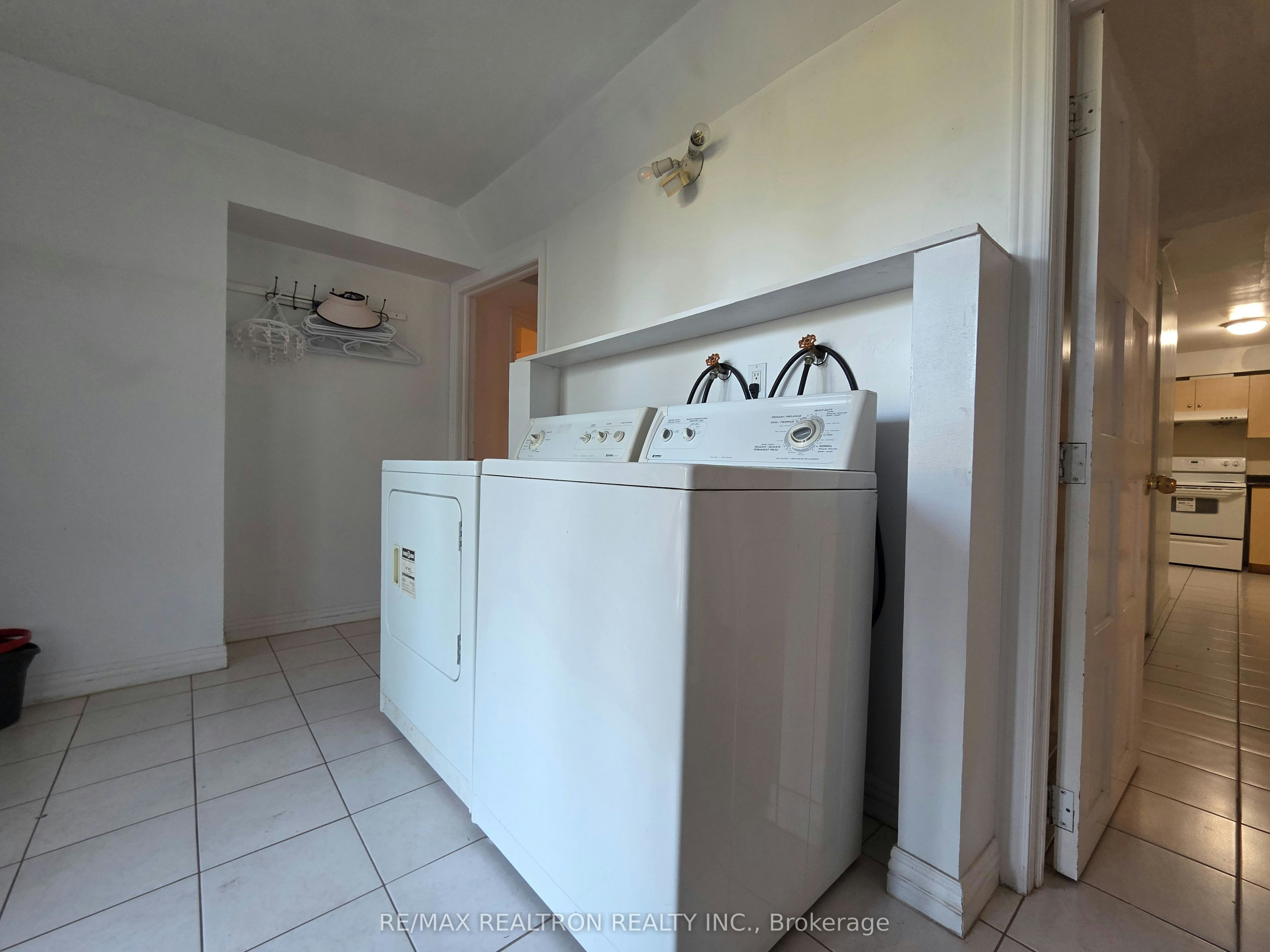 Basement-23 Morbank Drive, Toronto, ON, M1V 2M1 - 3
