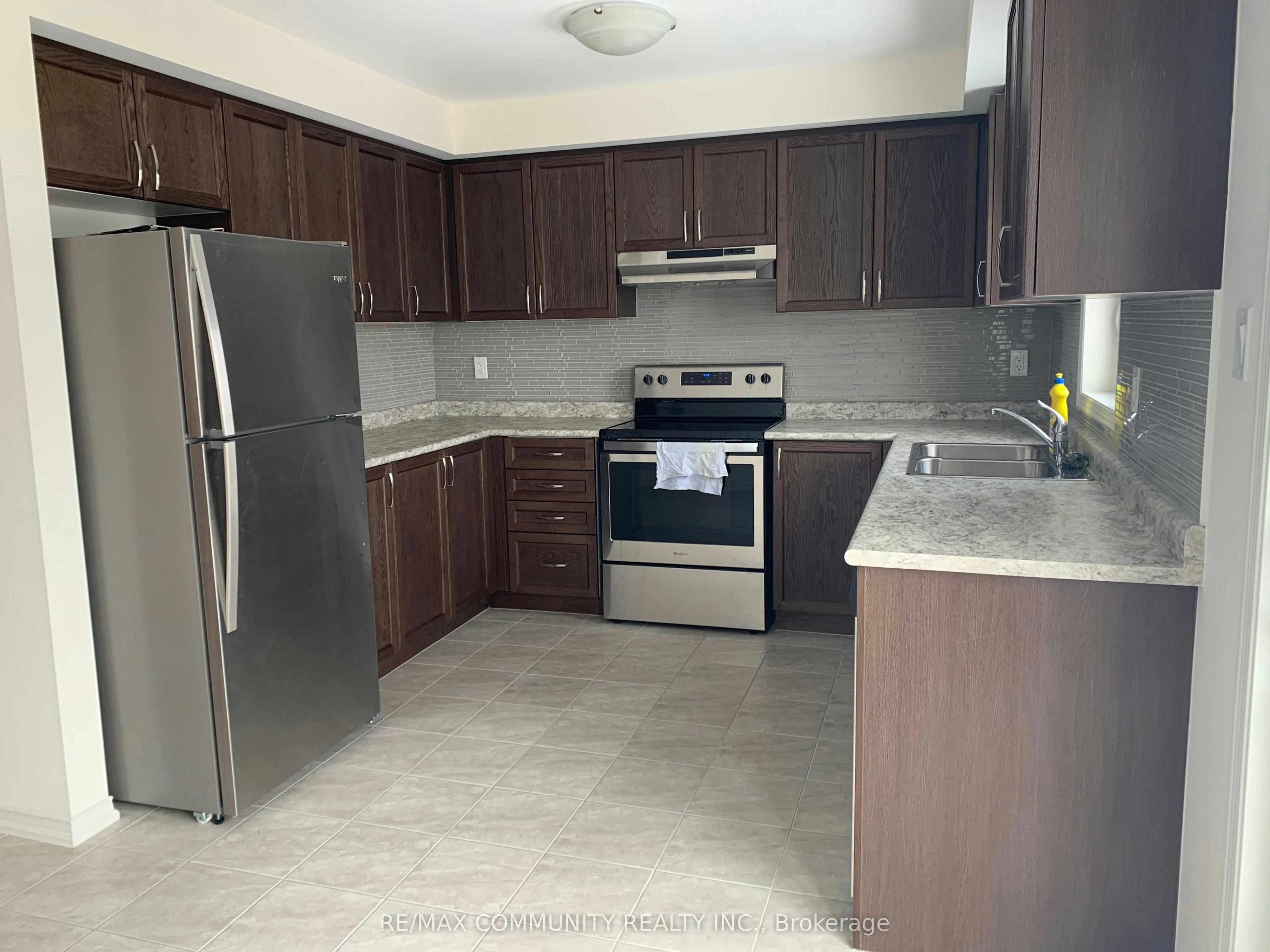 2613 Deputy Minister Path Avenue, Oshawa, ON, L1L 0M7 - 8