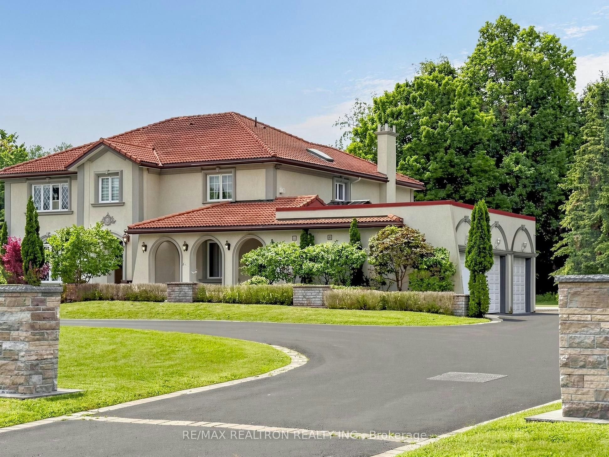 10 Bunting Court, Ajax, ON, L1T 3S5