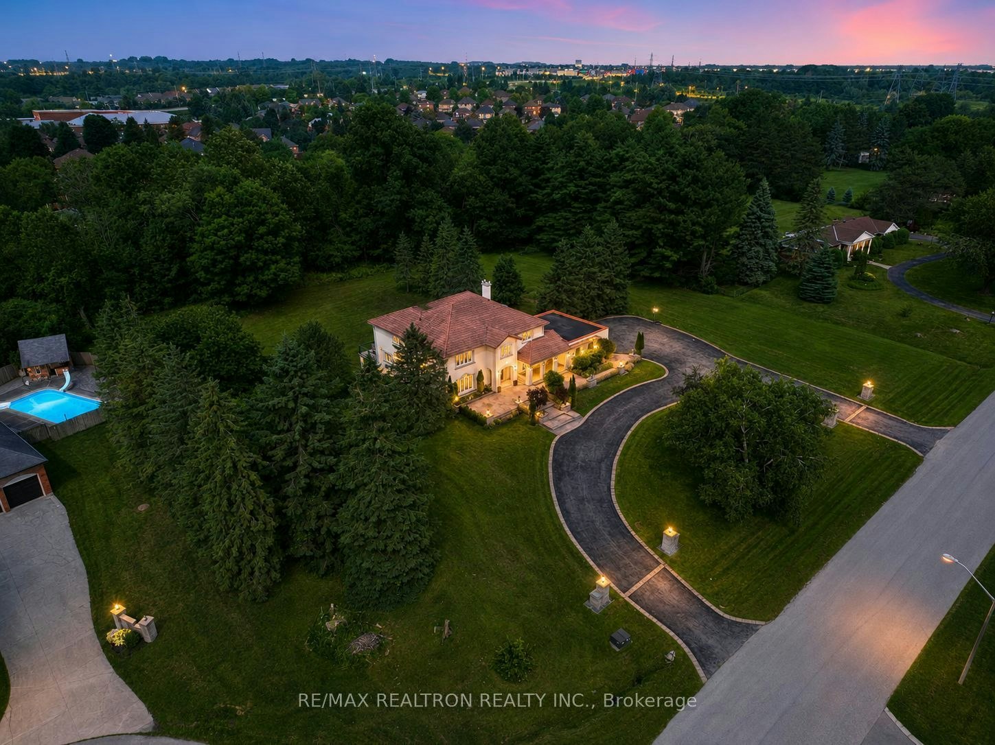 10 Bunting Court, Ajax, ON, L1T 3S5