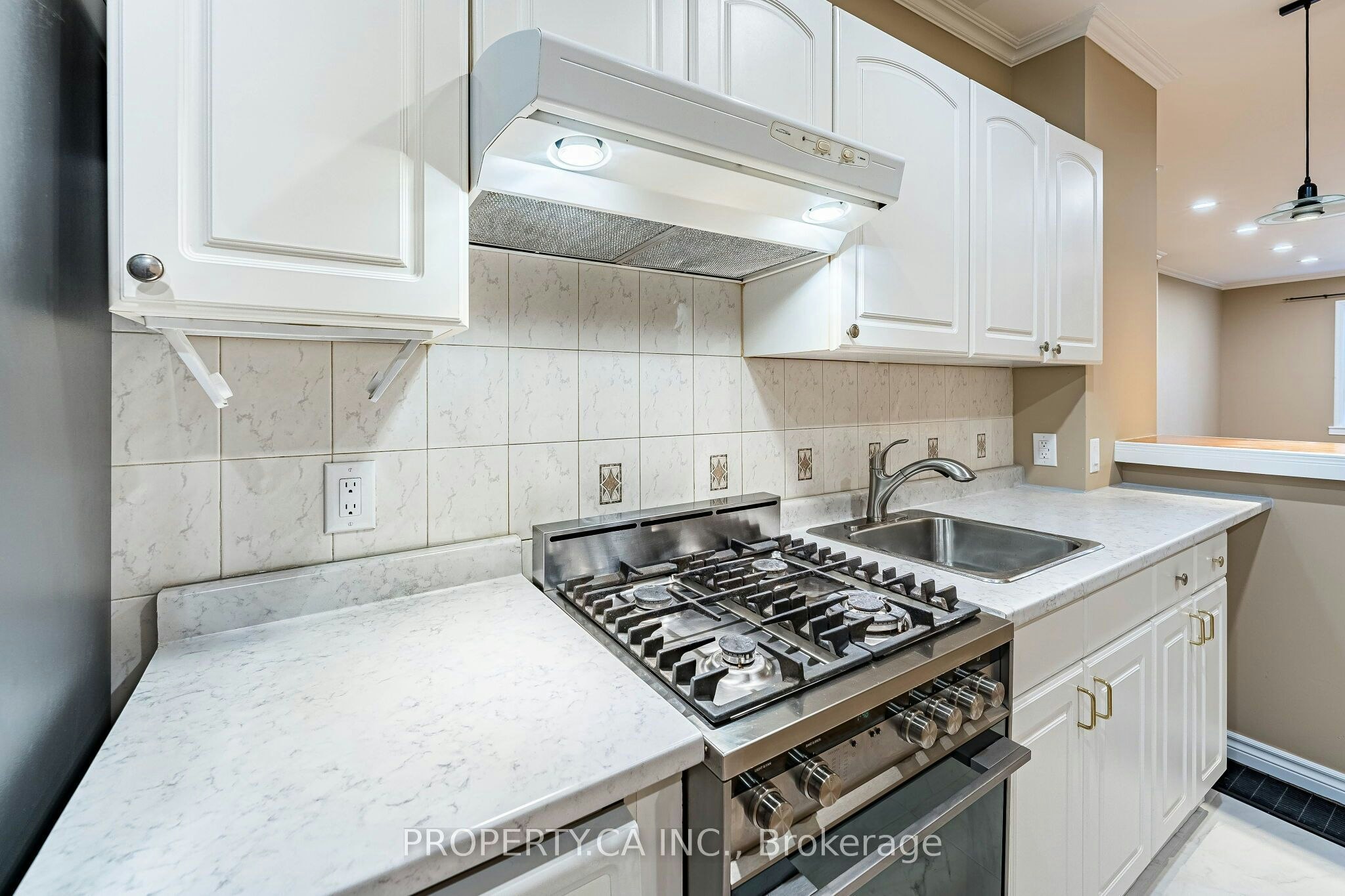 32 Frankdale Avenue, Toronto, ON, M4J 3Z9 - 21