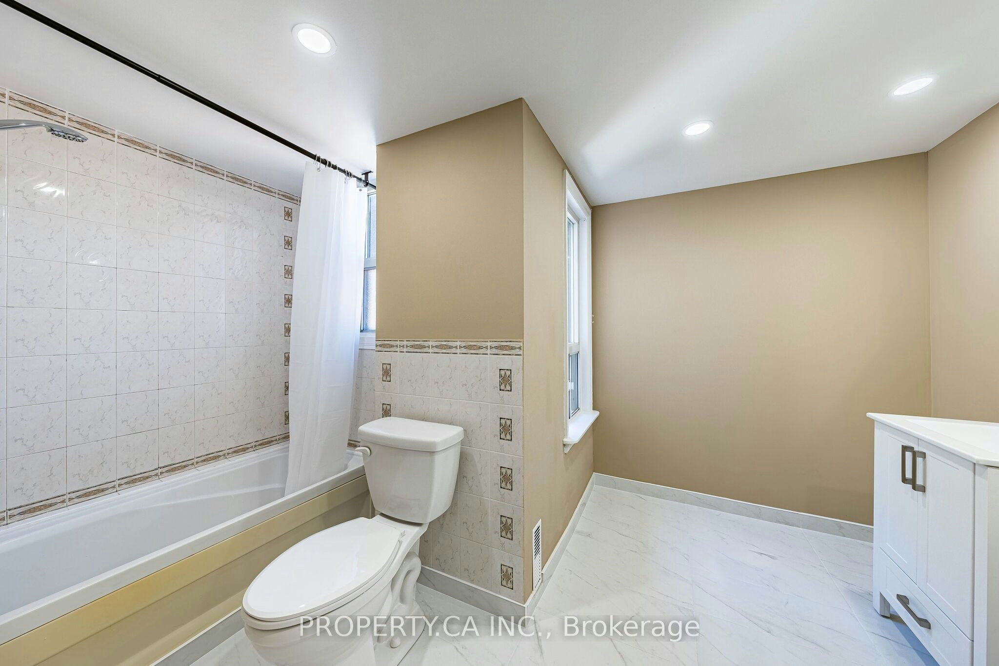 32 Frankdale Avenue, Toronto, ON, M4J 3Z9 - 35