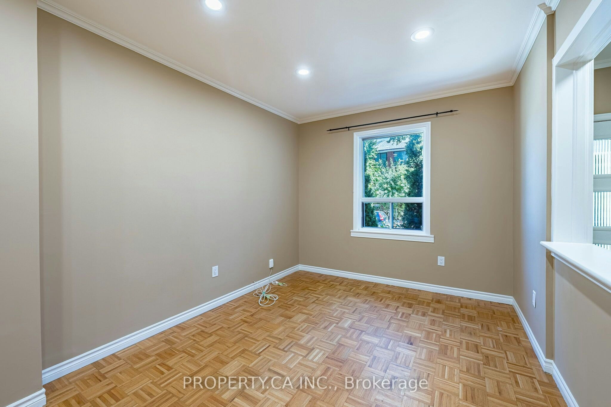 32 Frankdale Avenue, Toronto, ON, M4J 3Z9 - 10
