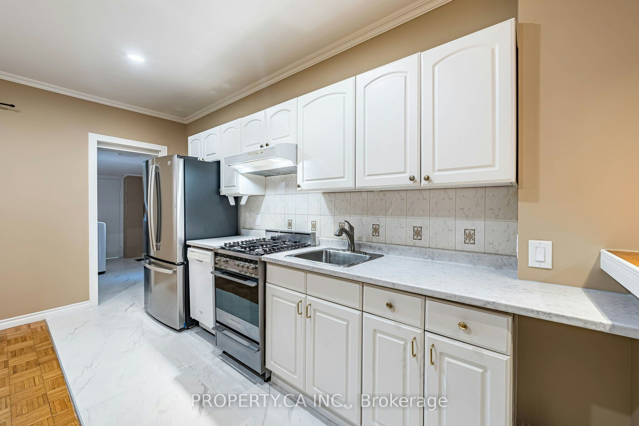 32 Frankdale Avenue, Toronto, ON, M4J 3Z9 - 18