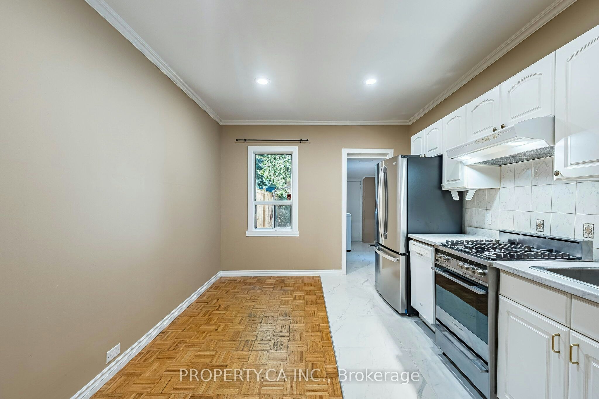 32 Frankdale Avenue, Toronto, ON, M4J 3Z9 - 17