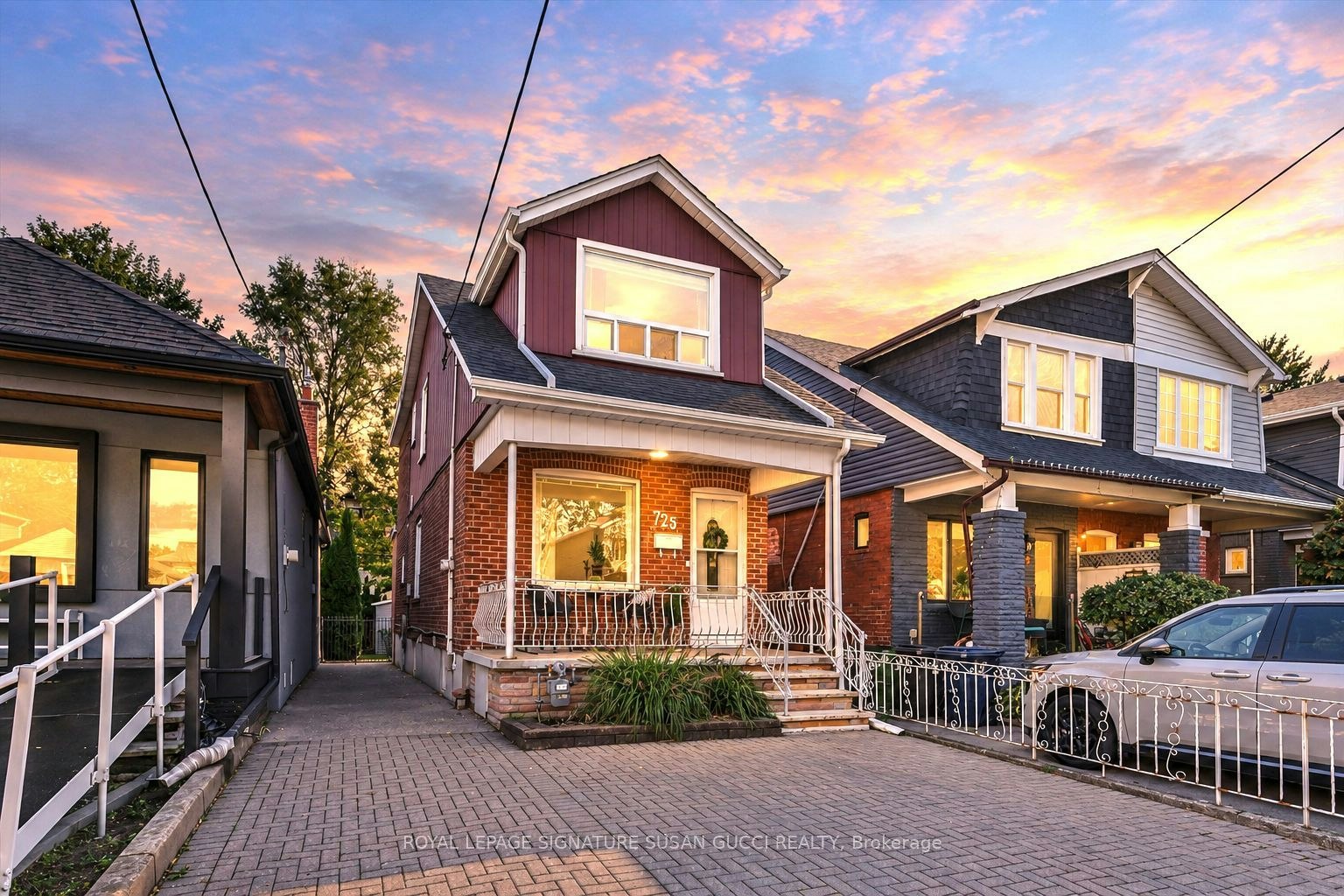 725 Sammon Avenue, Toronto, ON, M4C 2E3