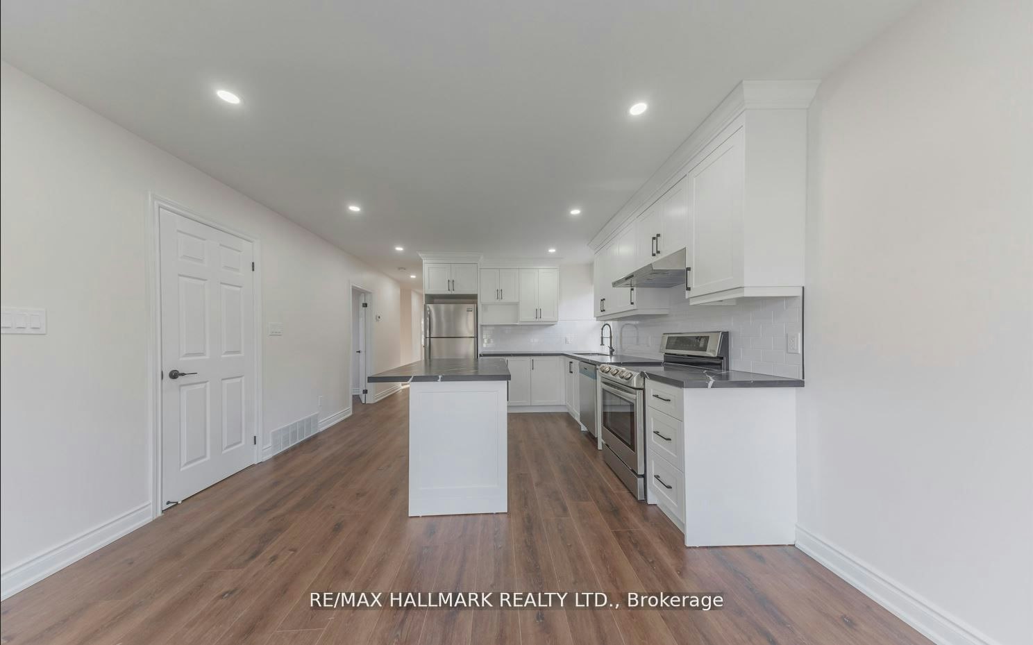 Upper-39 Stansbury Crescent, Toronto, ON, M1K 4R7 - 4