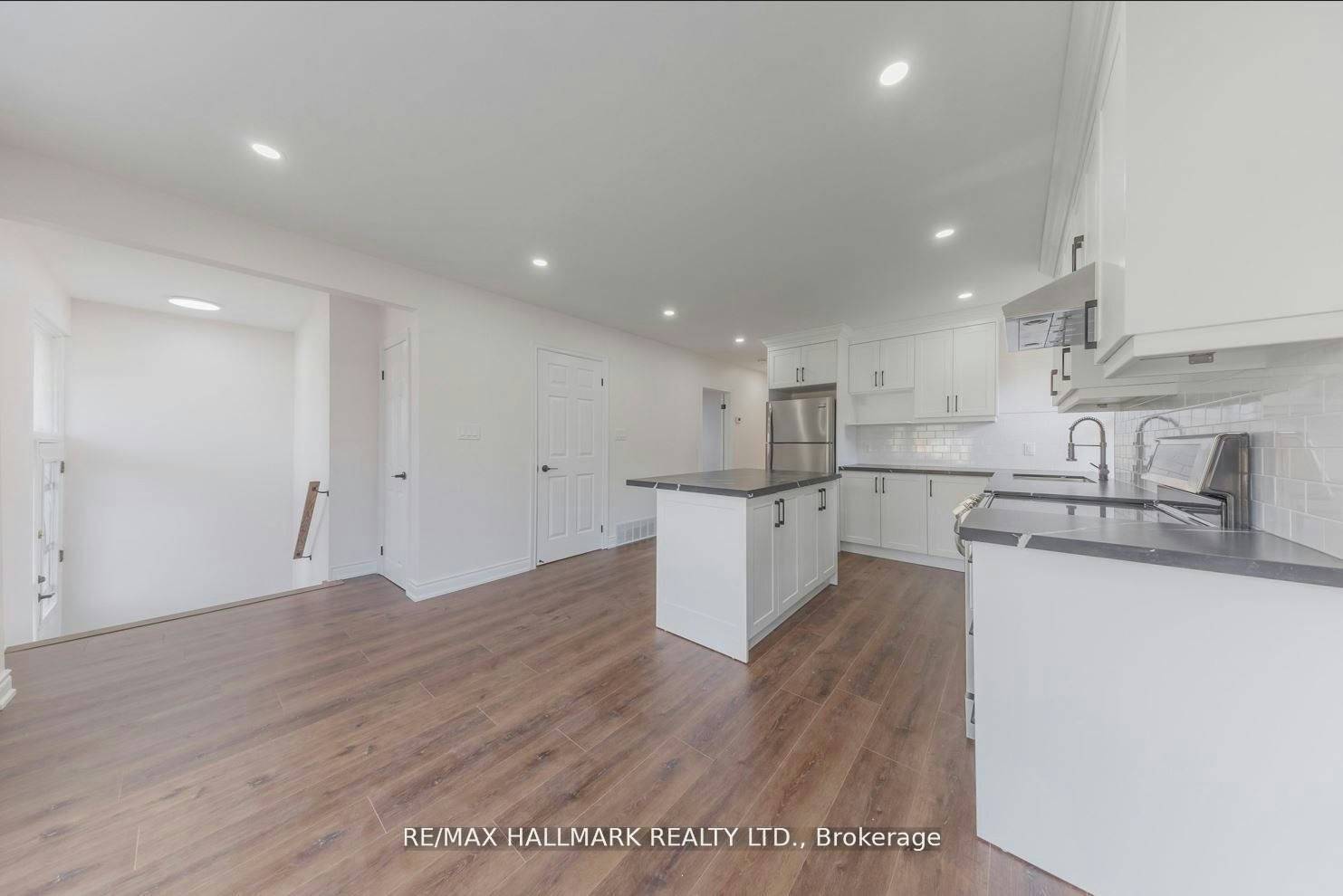 Upper-39 Stansbury Crescent, Toronto, ON, M1K 4R7 - 5
