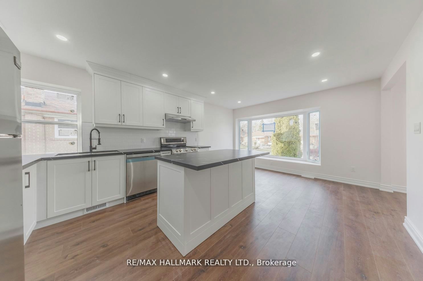 Upper-39 Stansbury Crescent, Toronto, ON, M1K 4R7 - 8