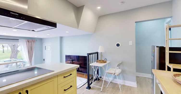 First Floor & Basement-24 Kewbeach Avenue, Toronto, ON, M4L 1B7 - 12