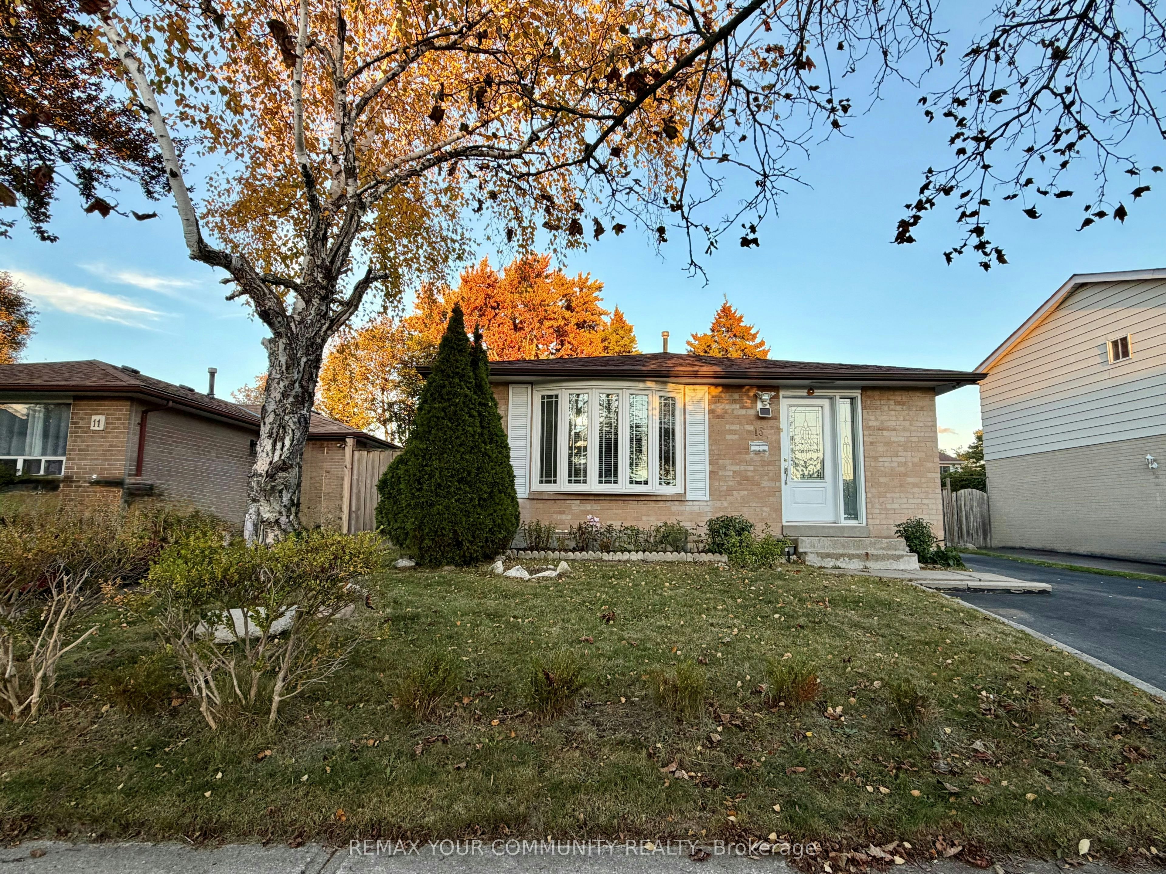 15 Hutcherson Square, Toronto, ON, M1B 1C5