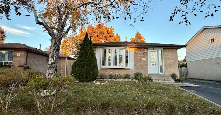 15 Hutcherson Square, Toronto, ON, M1B 1C5