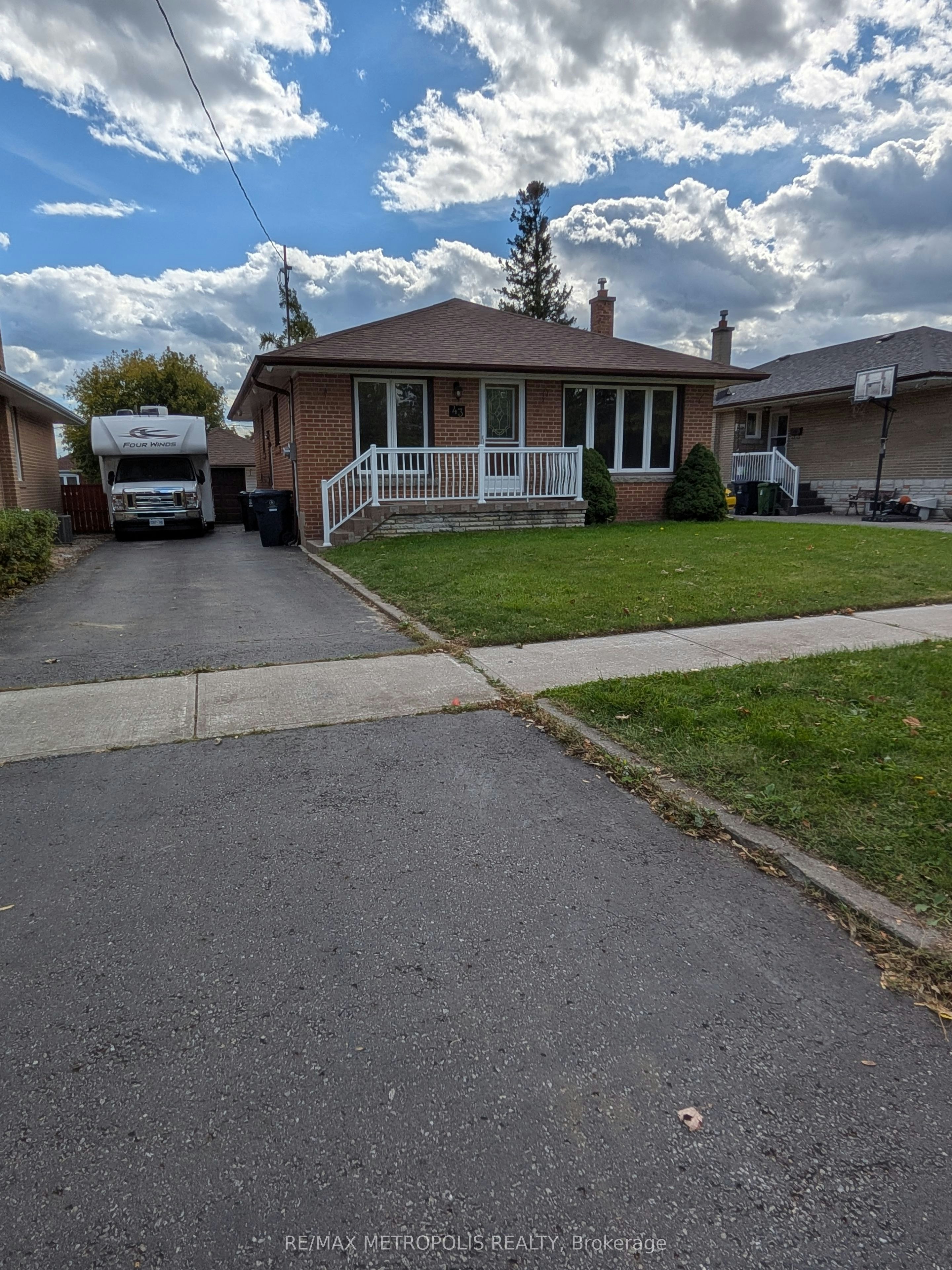 Main-43 Lewiston Road, Toronto, ON, M1P 1X8