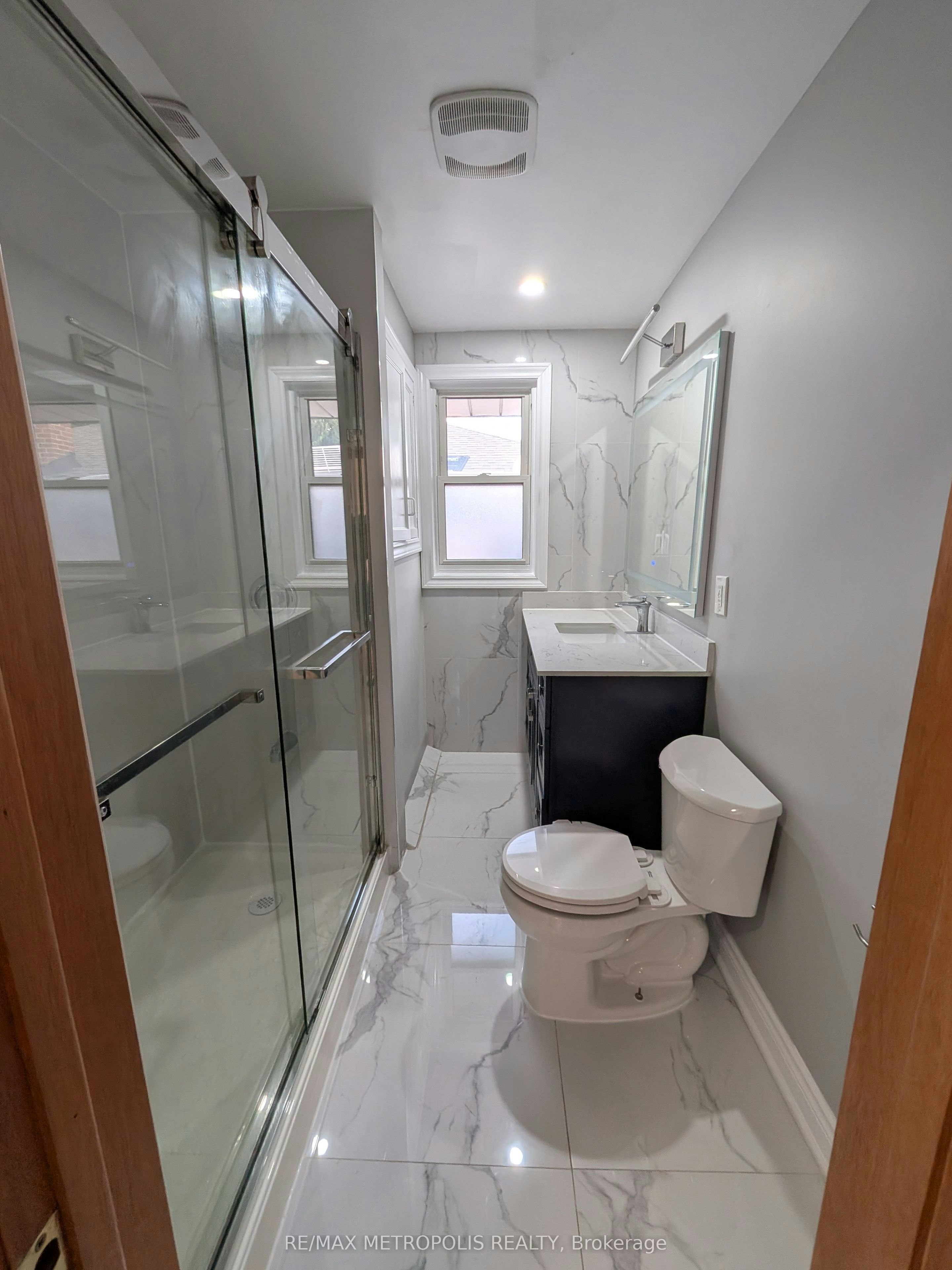 Main-43 Lewiston Road, Toronto, ON, M1P 1X8 - 9