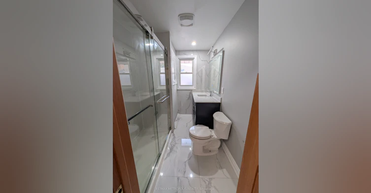 Main-43 Lewiston Road, Toronto, ON, M1P 1X8 - 9
