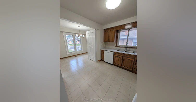 Main-43 Lewiston Road, Toronto, ON, M1P 1X8 - 3
