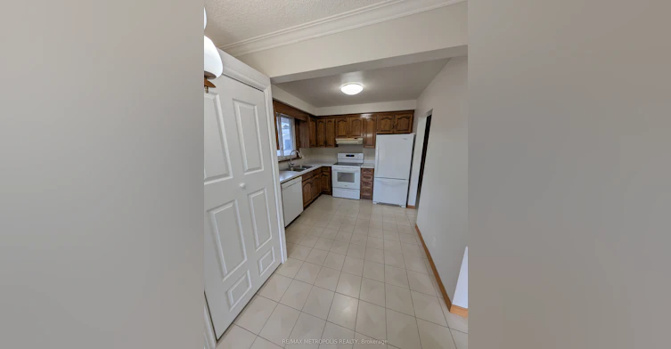Main-43 Lewiston Road, Toronto, ON, M1P 1X8 - 4