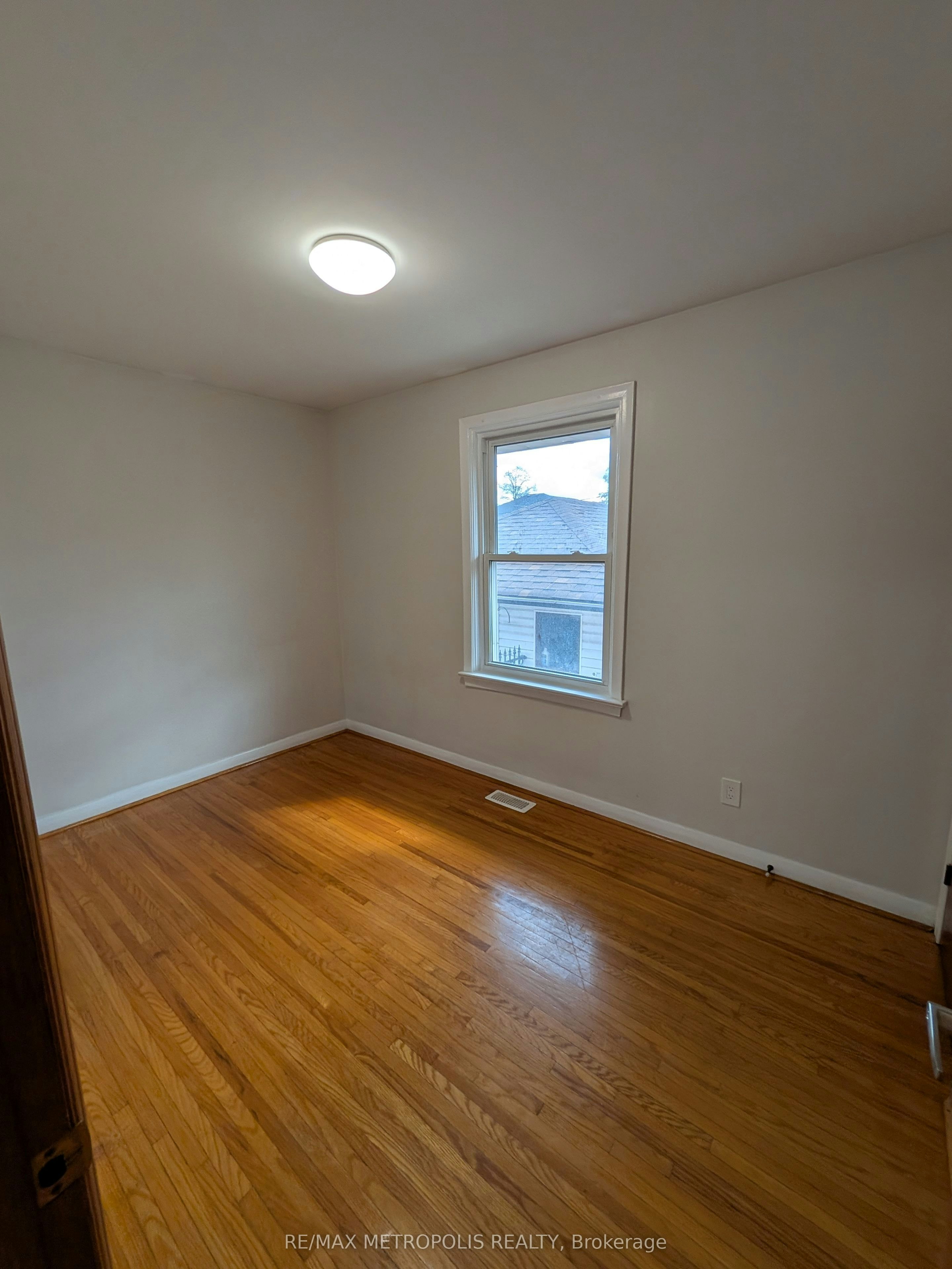Main-43 Lewiston Road, Toronto, ON, M1P 1X8 - 8