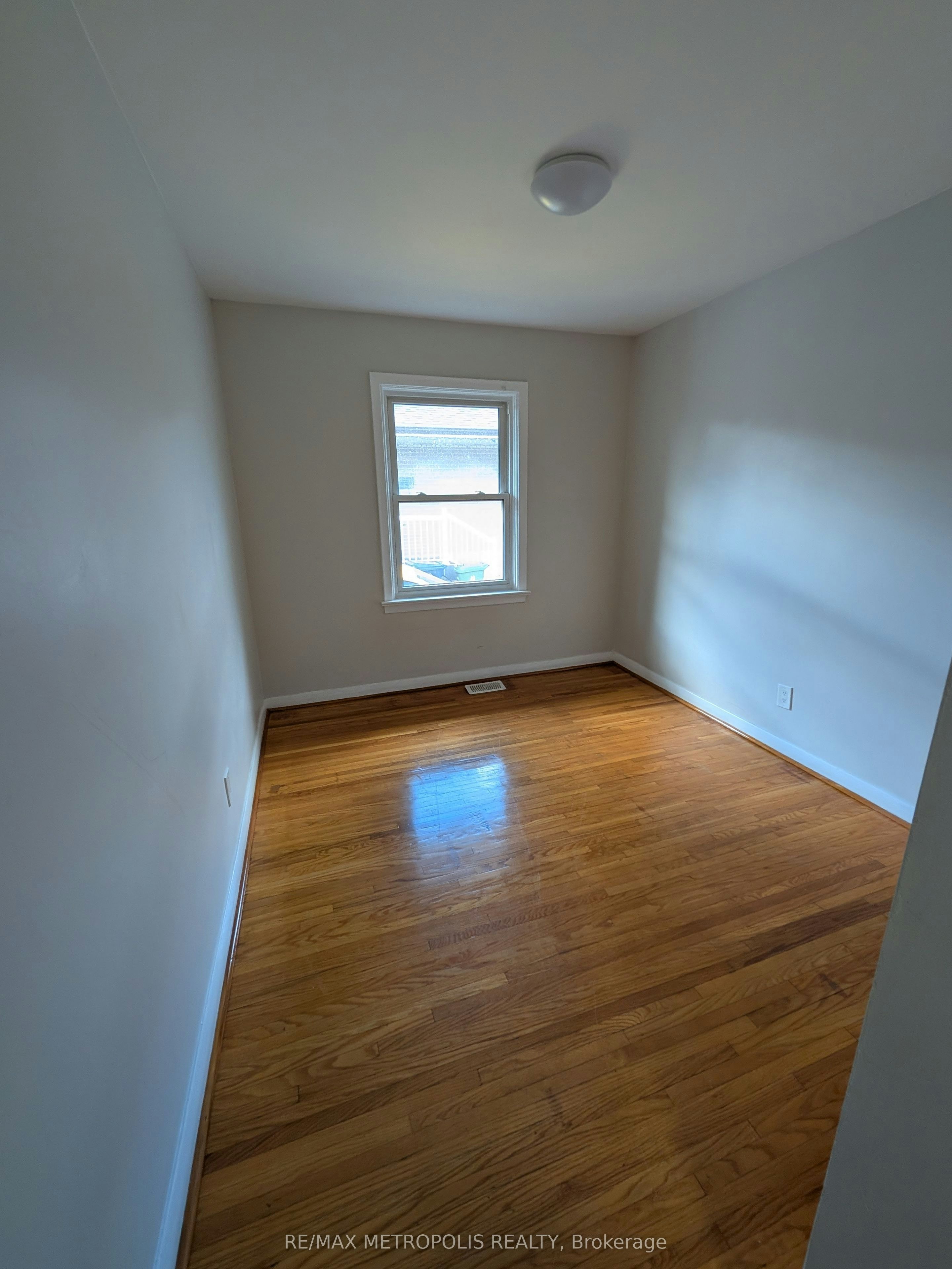 Main-43 Lewiston Road, Toronto, ON, M1P 1X8 - 7