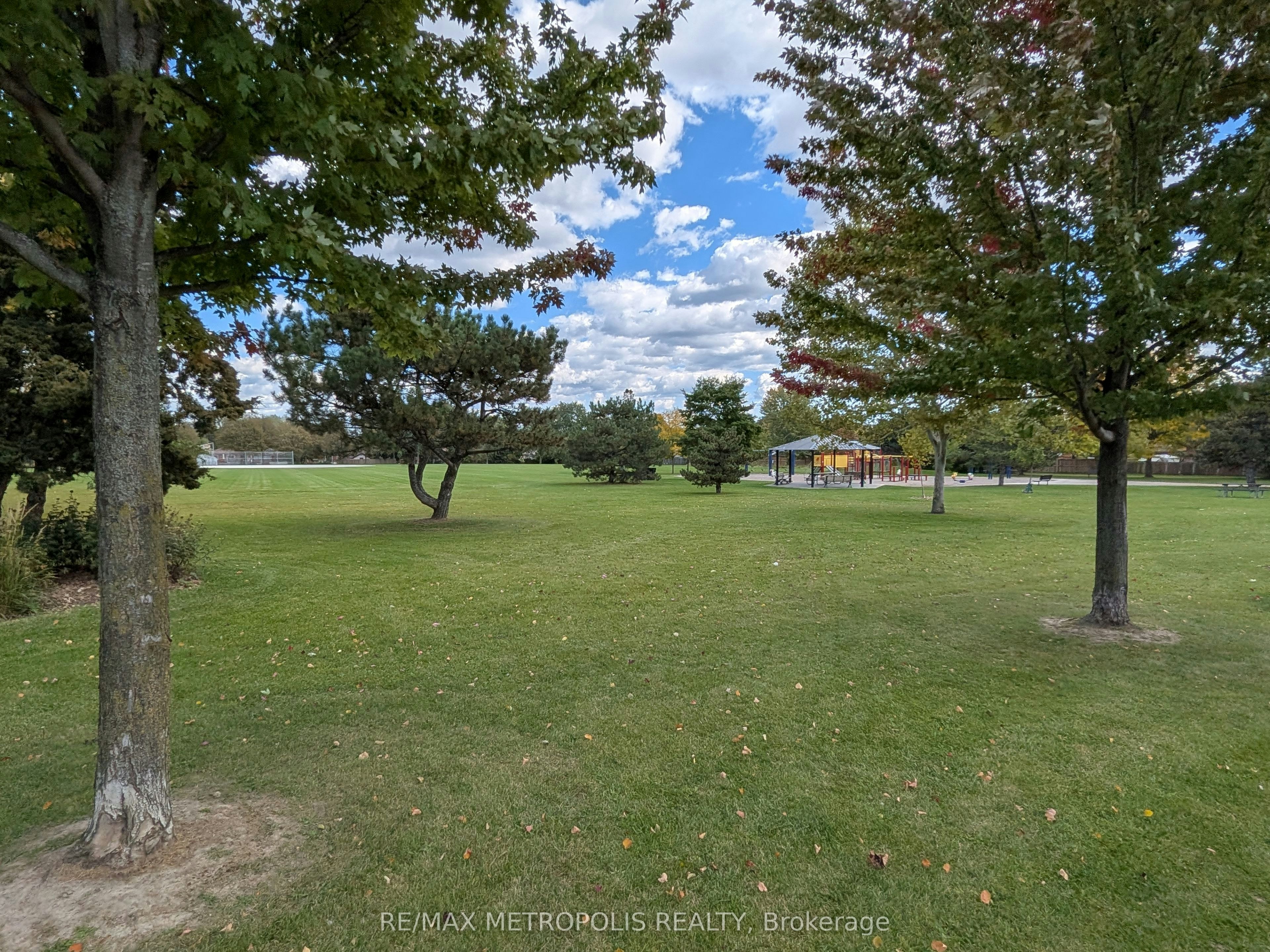 Main-43 Lewiston Road, Toronto, ON, M1P 1X8 - 11