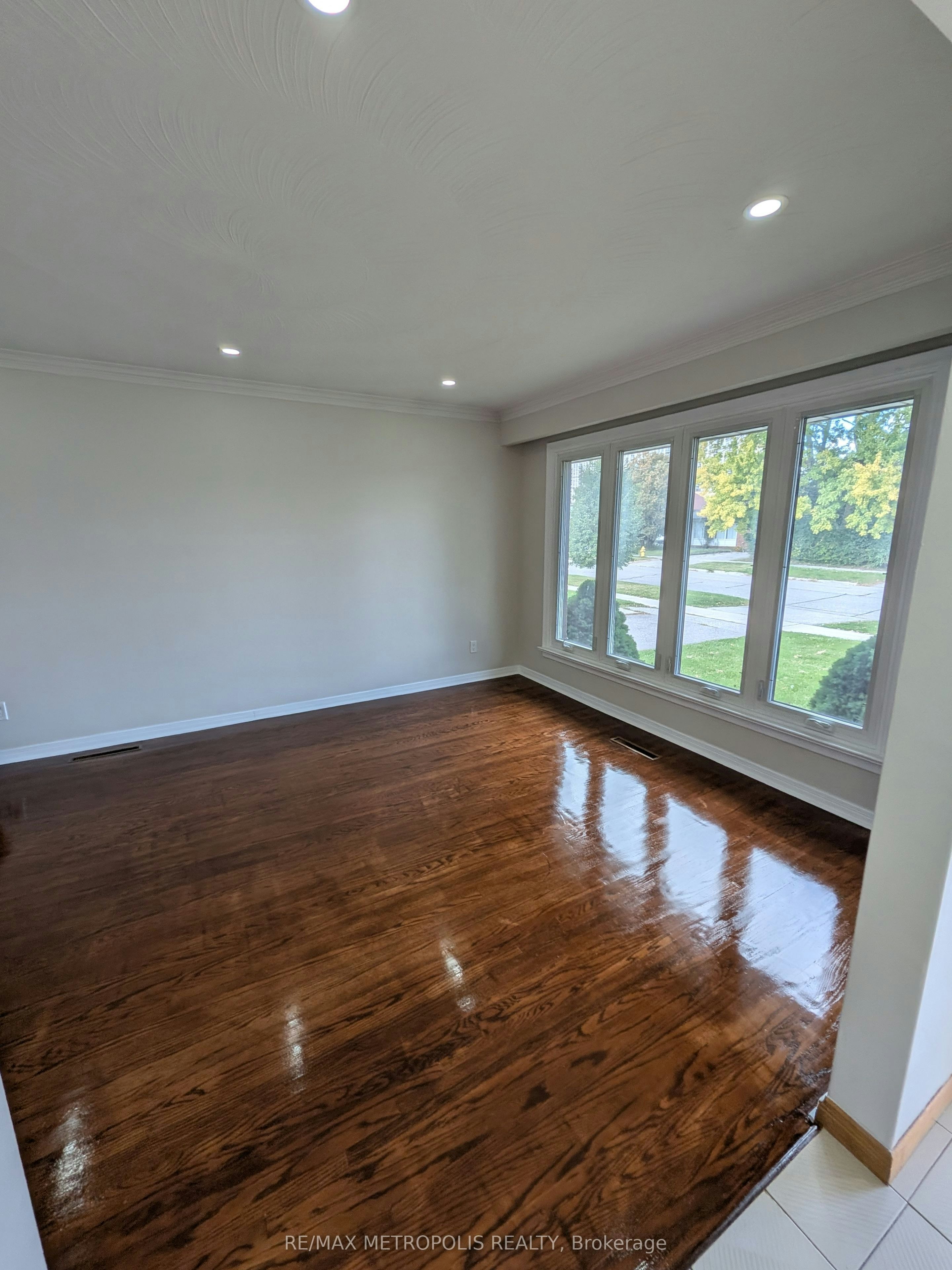 Main-43 Lewiston Road, Toronto, ON, M1P 1X8 - 2