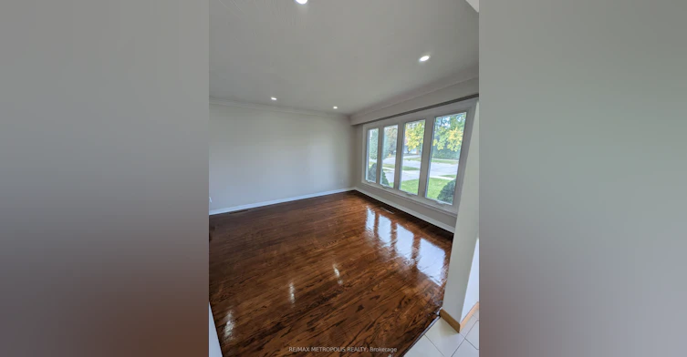 Main-43 Lewiston Road, Toronto, ON, M1P 1X8 - 2