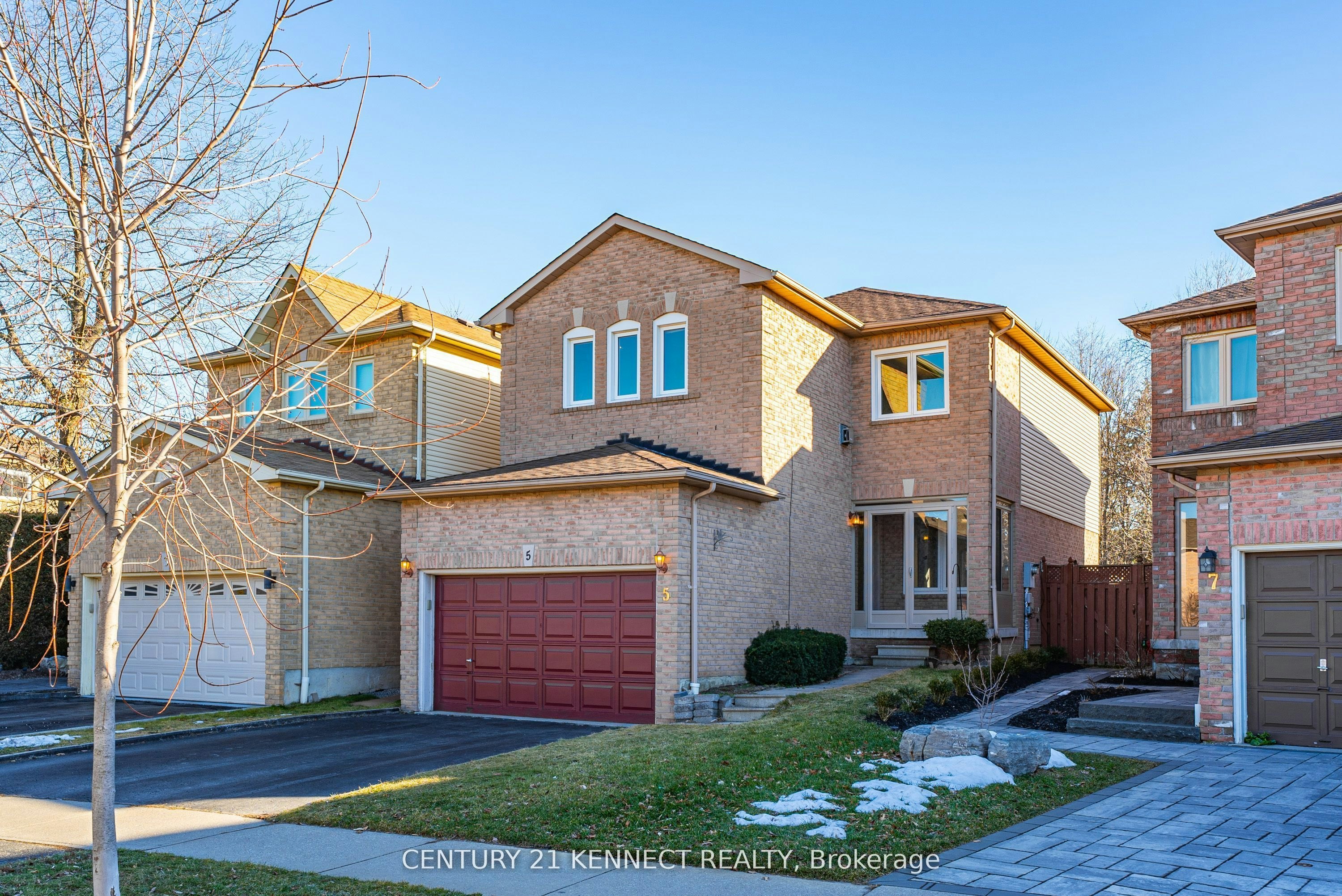 5 Knotty Pine Drive, Whitby, ON, L1R 2J6 1