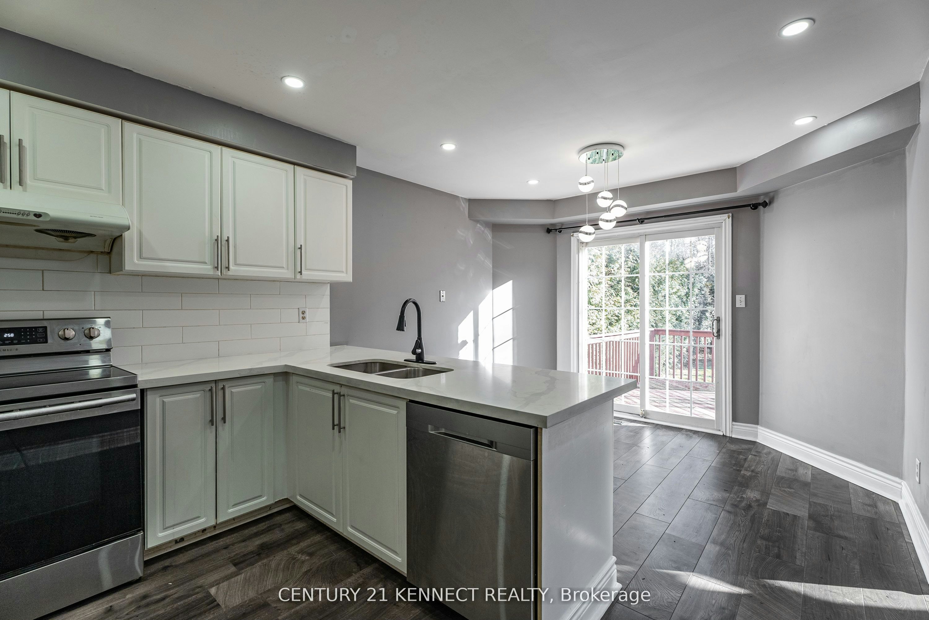 5 Knotty Pine Drive, Whitby, ON, L1R 2J6 - 6