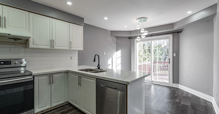 5 Knotty Pine Drive, Whitby, ON, L1R 2J6 - 6