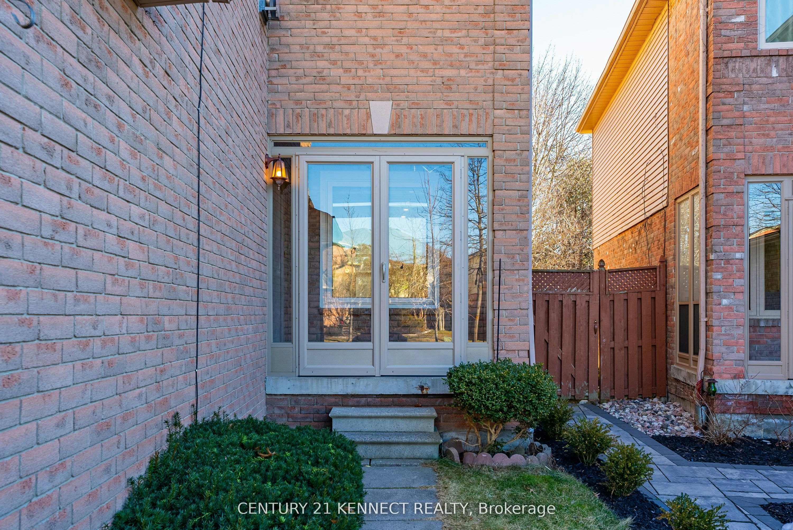 5 Knotty Pine Drive, Whitby, ON, L1R 2J6 3