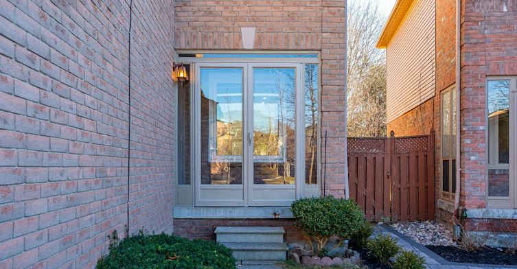 5 Knotty Pine Drive, Whitby, ON, L1R 2J6 - 3