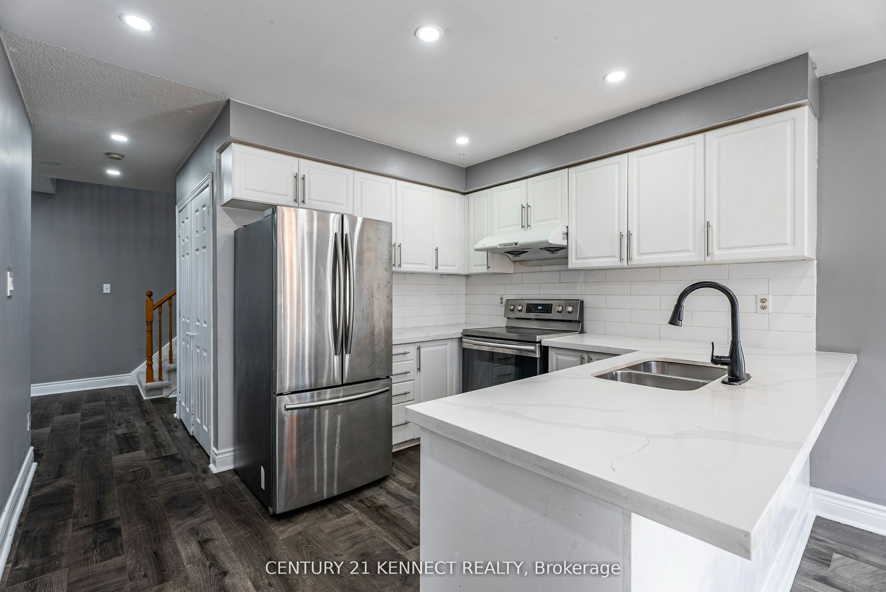5 Knotty Pine Drive, Whitby, ON, L1R 2J6 5