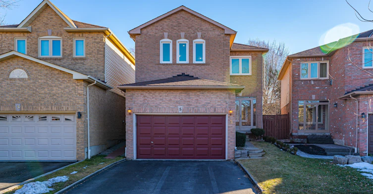 5 Knotty Pine Drive, Whitby, ON, L1R 2J6 - 2