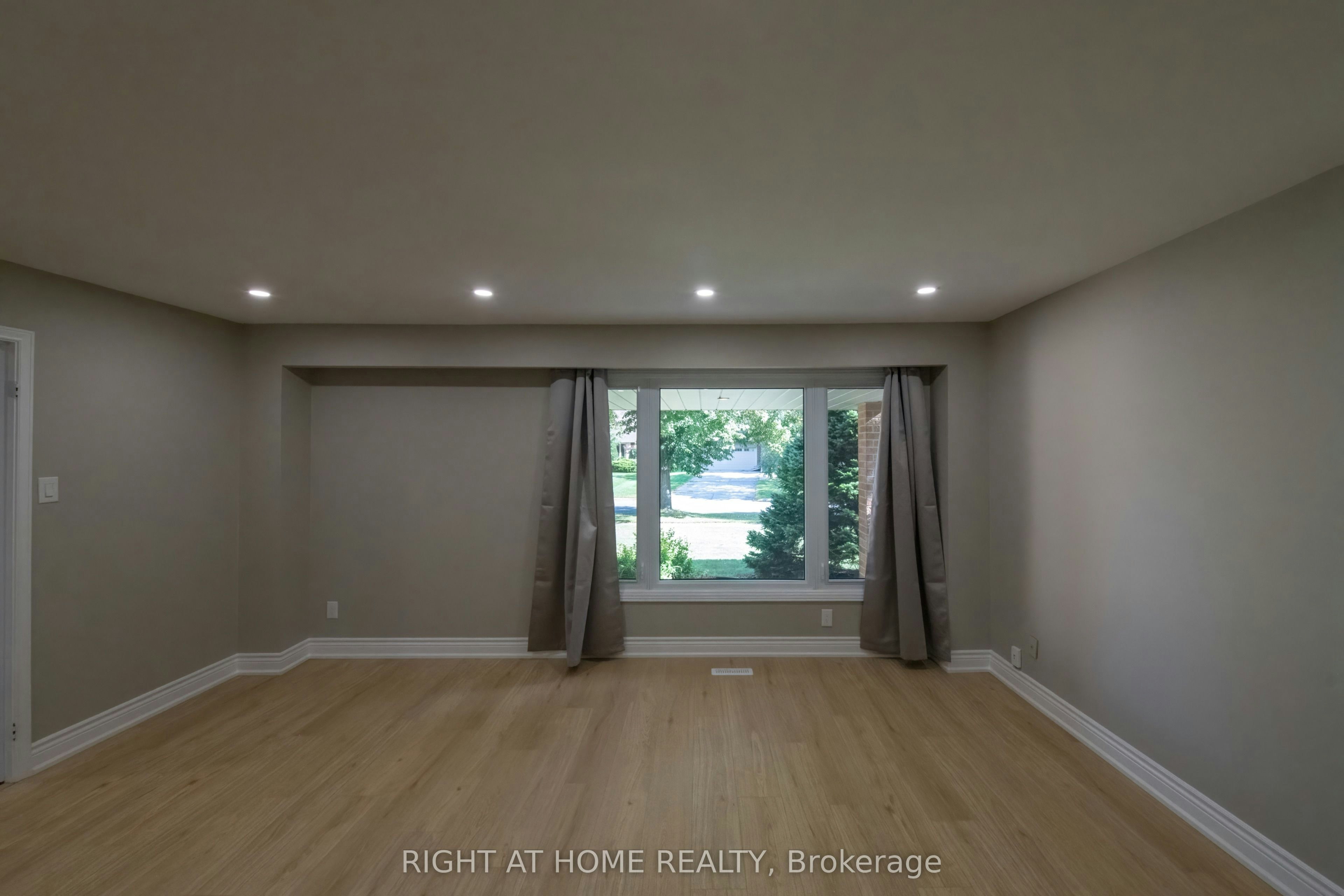83 Anstead Crescent, Ajax, ON, L1S 3X4 - 4