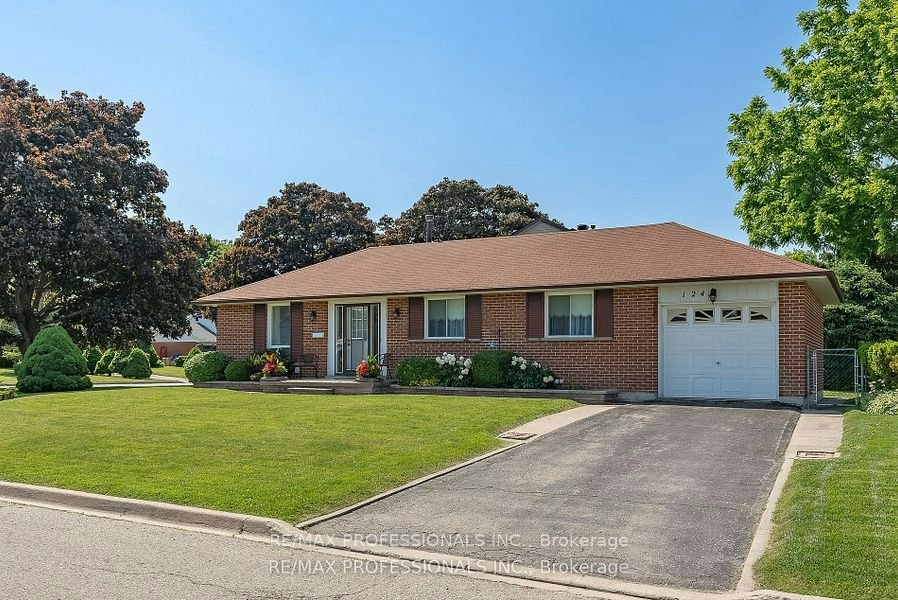 Lower-124 Panter Crescent, Ajax, ON, L1S 3T2