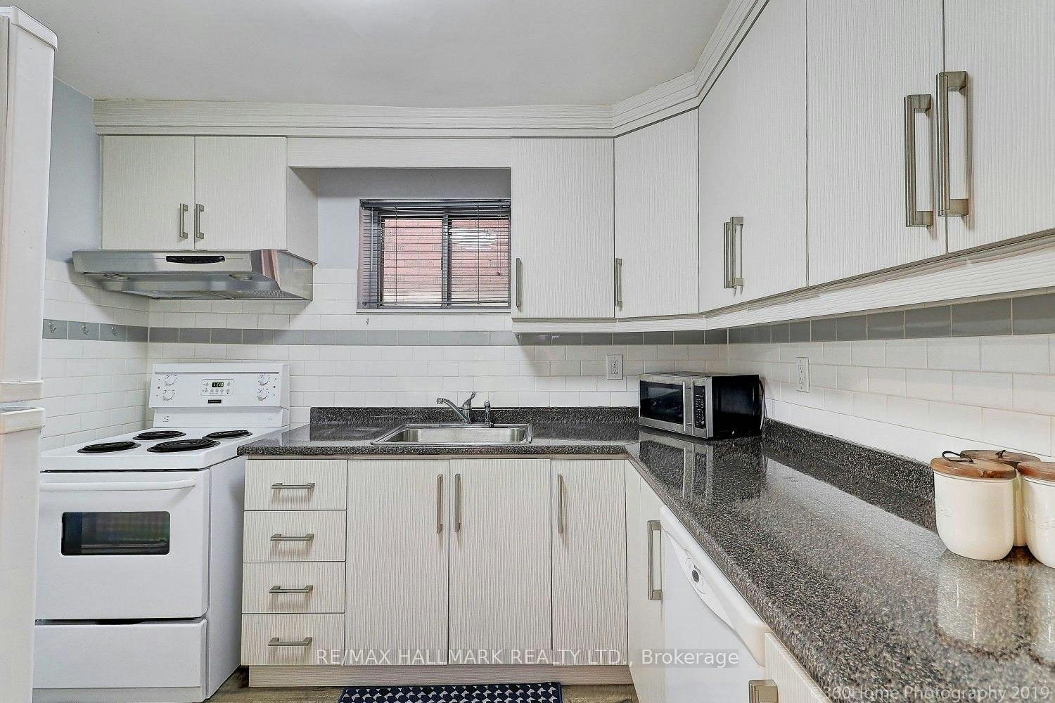 3 Cosburn Avenue, Toronto, ON, M4K 2E6 - 8