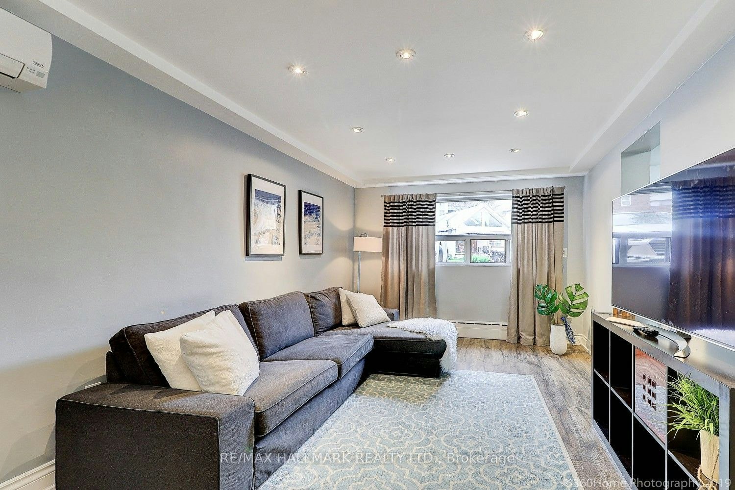 3 Cosburn Avenue, Toronto, ON, M4K 2E6 - 7