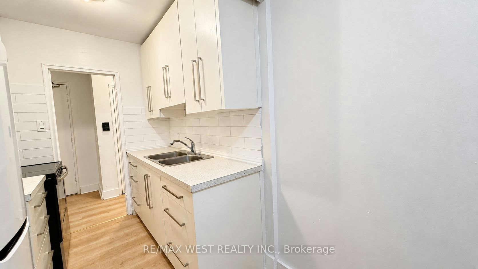 110-1243 Broadview Avenue, Toronto, ON, M4K 2T3 - 12