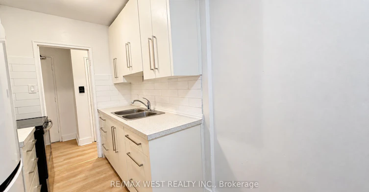 110-1243 Broadview Avenue, Toronto, ON, M4K 2T3 - 12