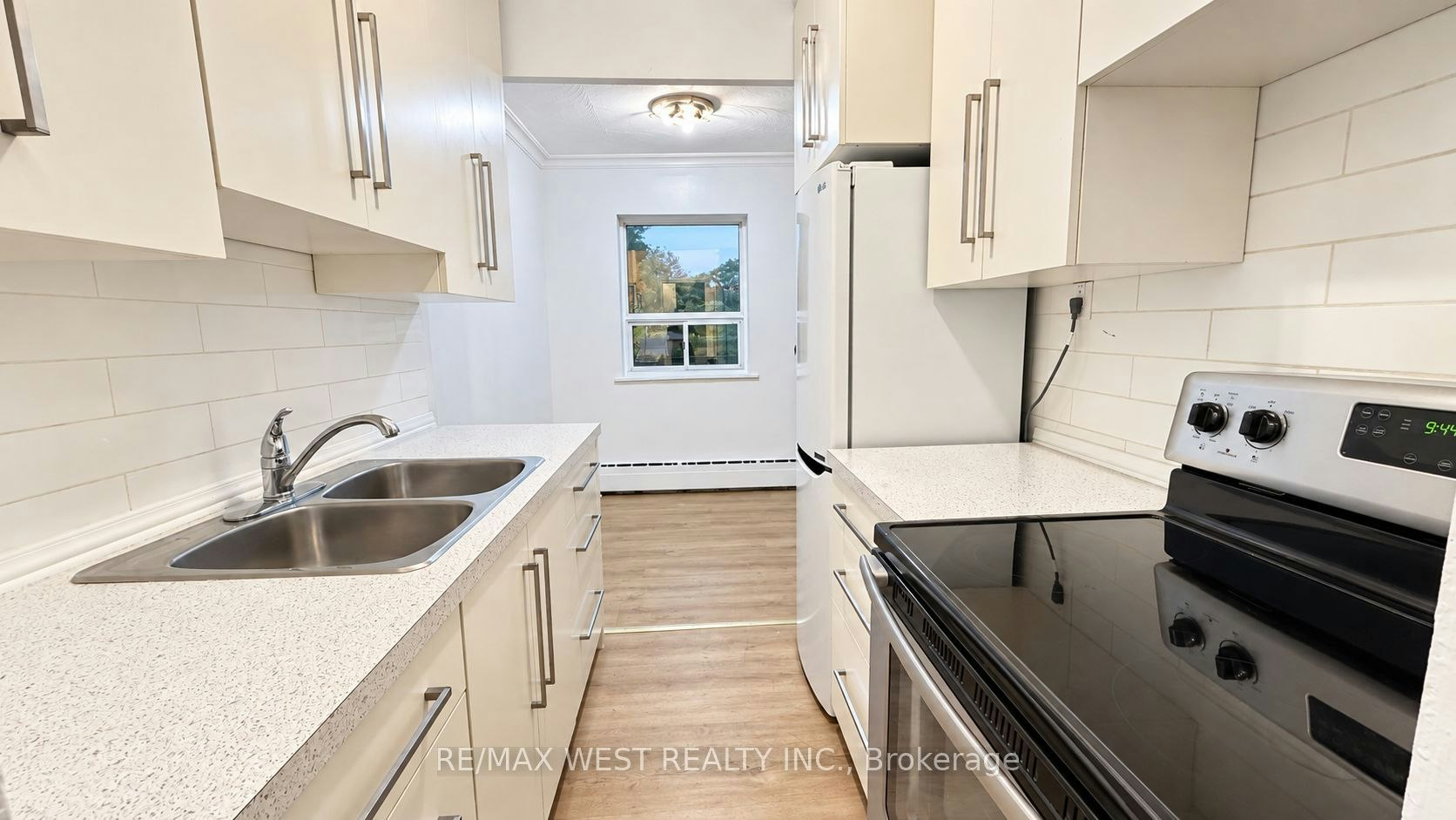 110-1243 Broadview Avenue, Toronto, ON, M4K 2T3 - 13
