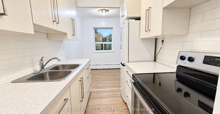 110-1243 Broadview Avenue, Toronto, ON, M4K 2T3 - 13
