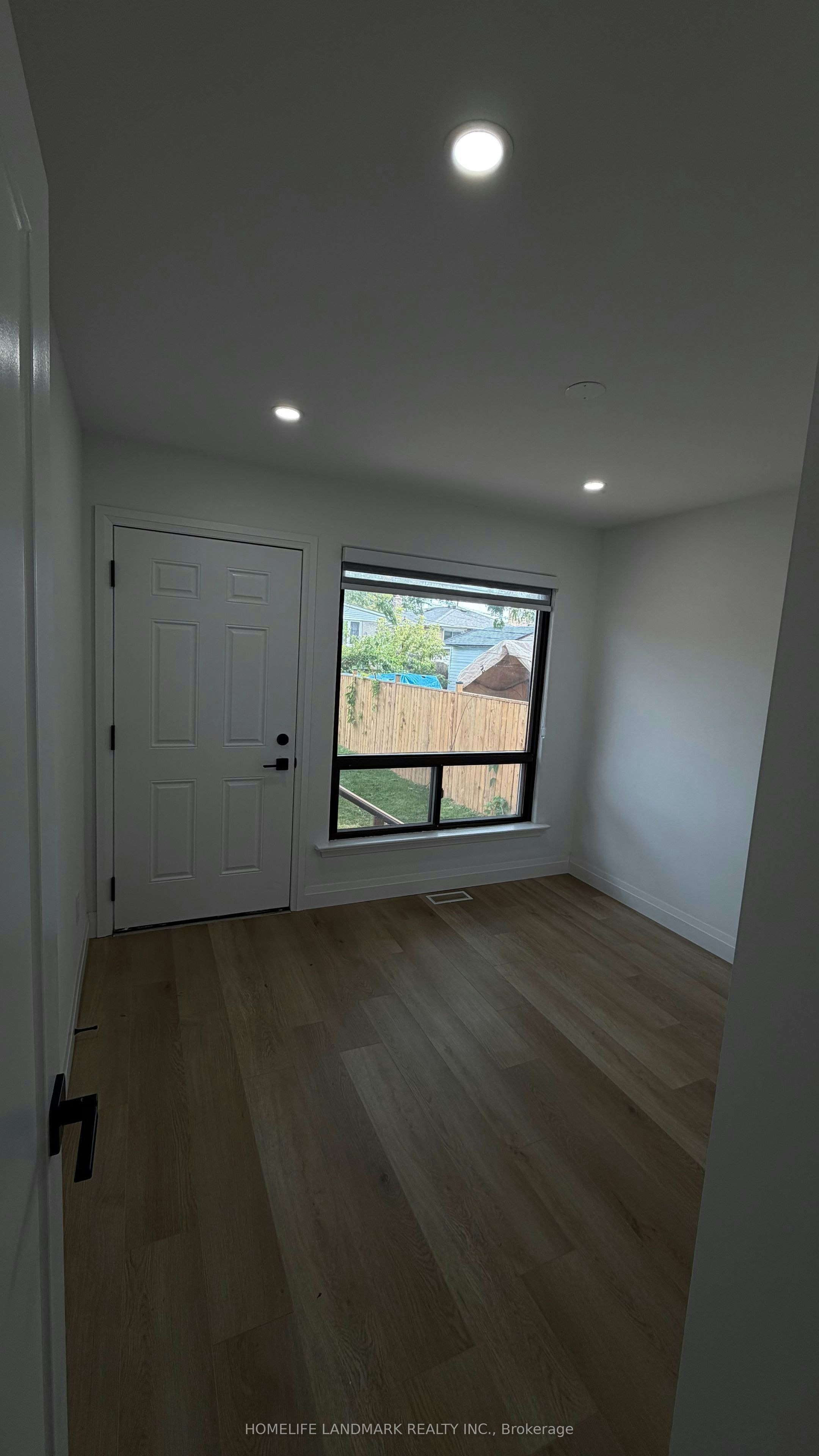 31A (Main Floor) Laurel Avenue, Toronto, ON, M1K 3J3 - 7