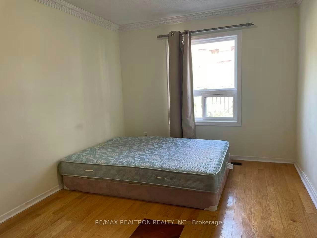 Room 1-9 Flatwoods Drive, Toronto, ON, M1V 4H5 - 2