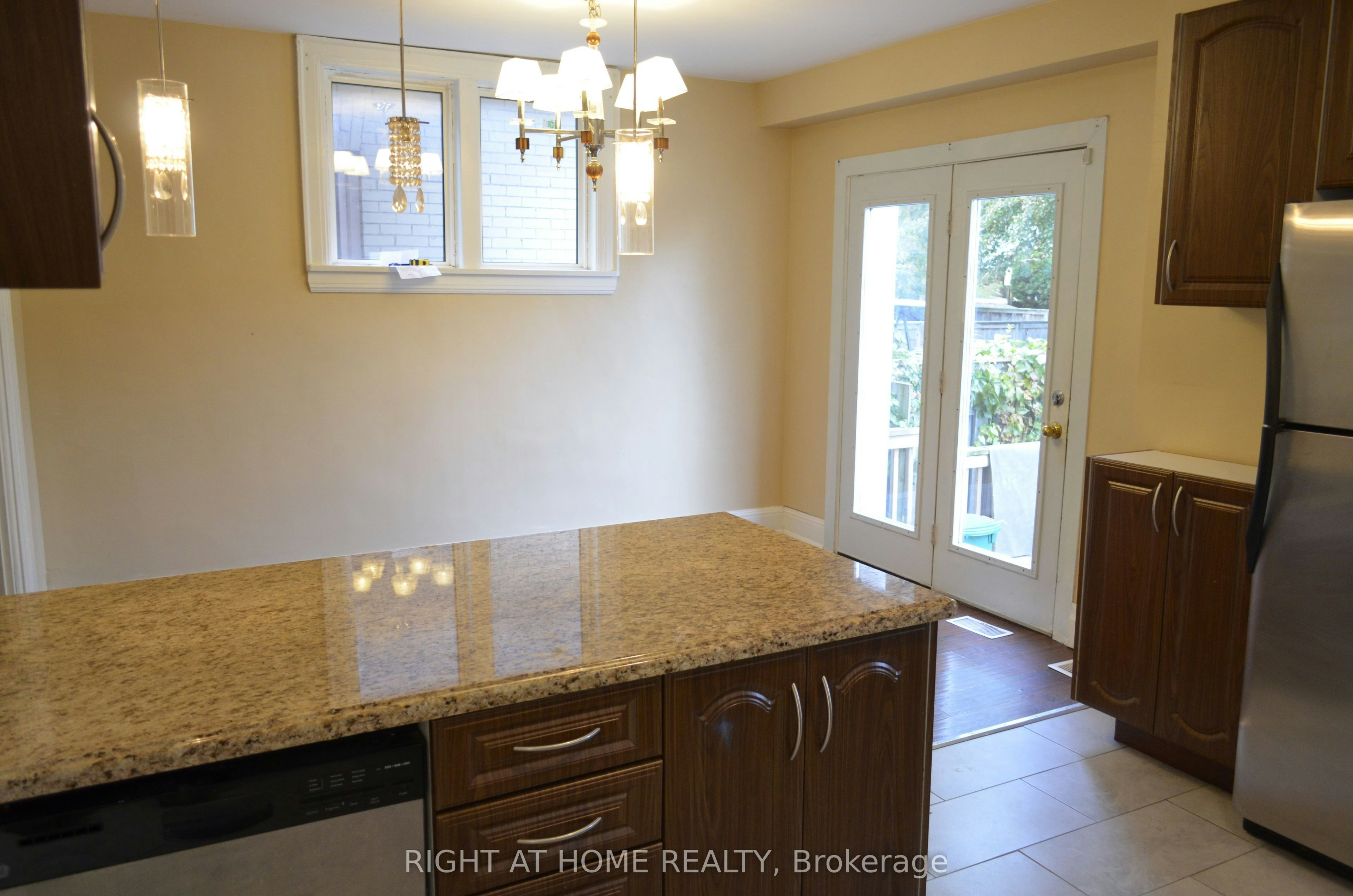 188 Adelaide Avenue E, Oshawa, ON, L1G 1Z4 - 11