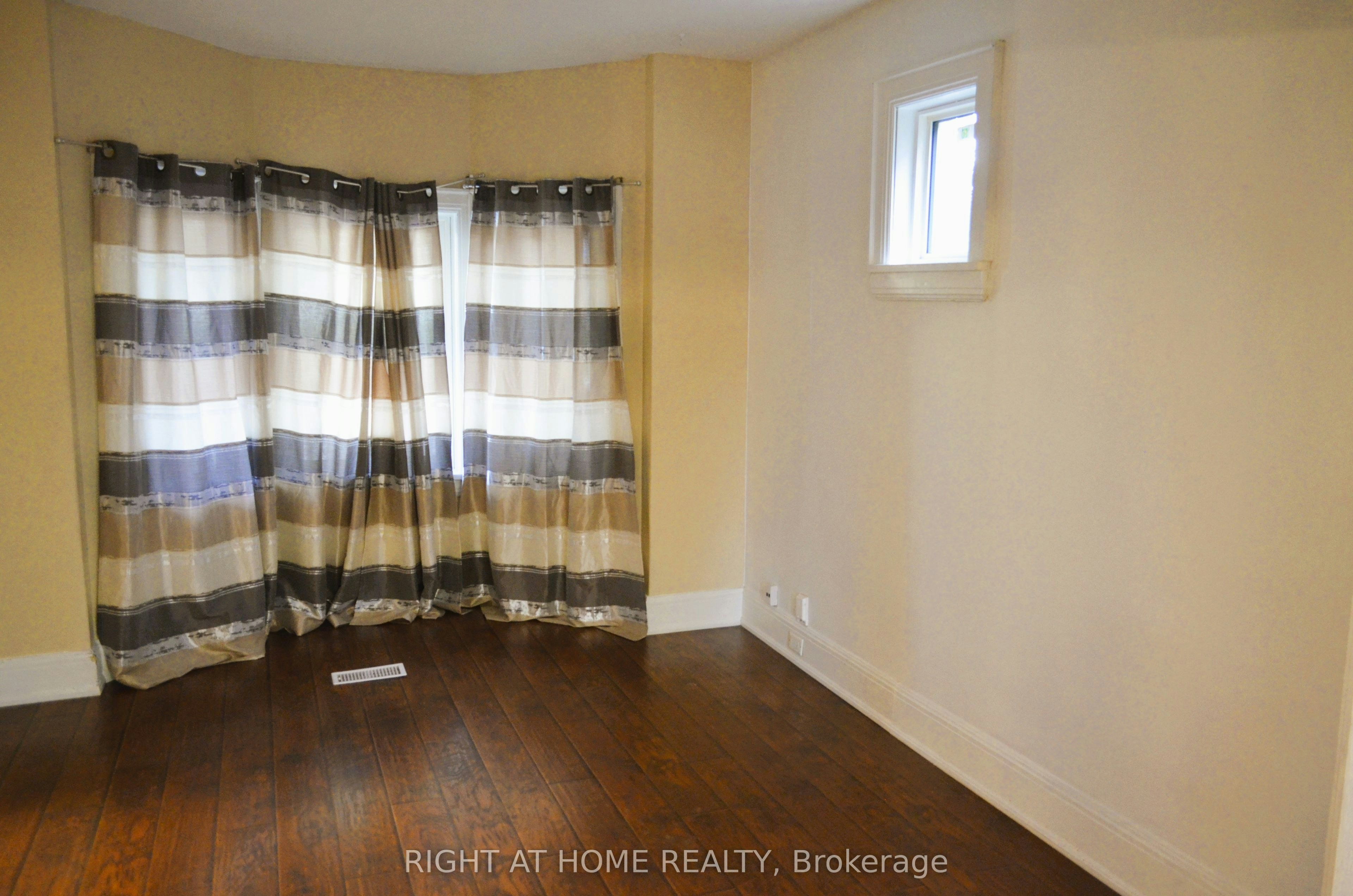188 Adelaide Avenue E, Oshawa, ON, L1G 1Z4 - 4