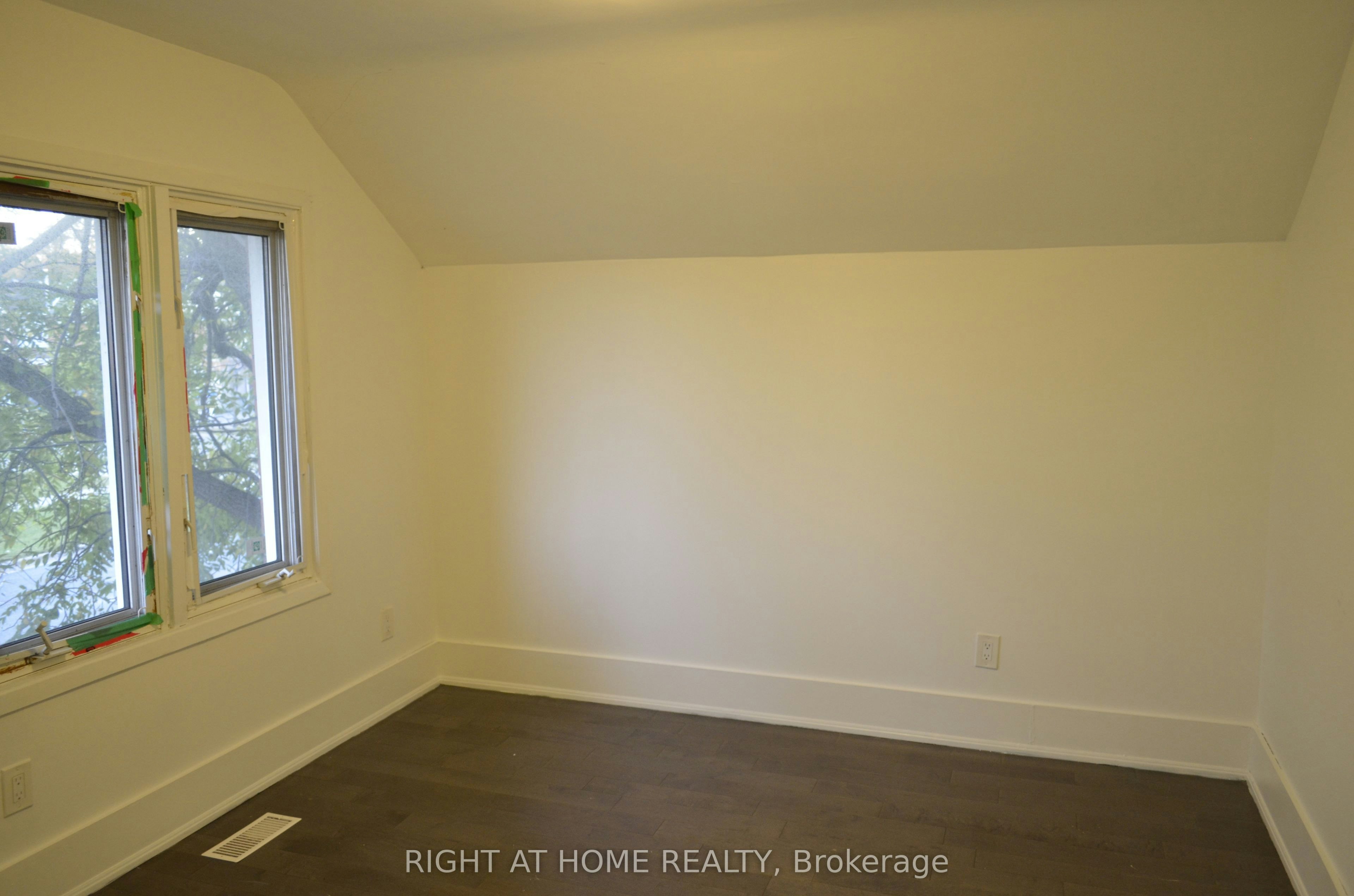 188 Adelaide Avenue E, Oshawa, ON, L1G 1Z4 - 14