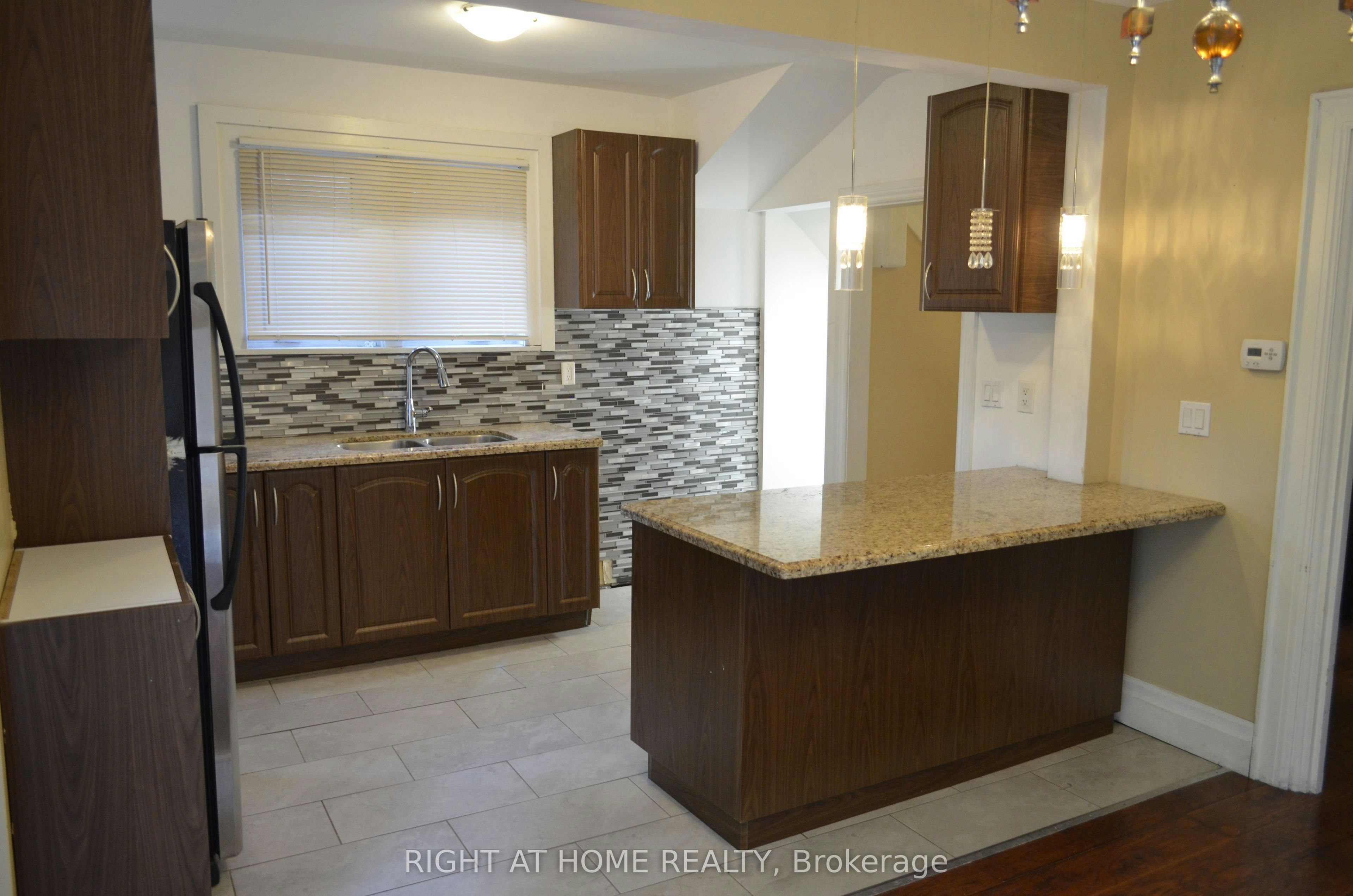 188 Adelaide Avenue E, Oshawa, ON, L1G 1Z4 - 9