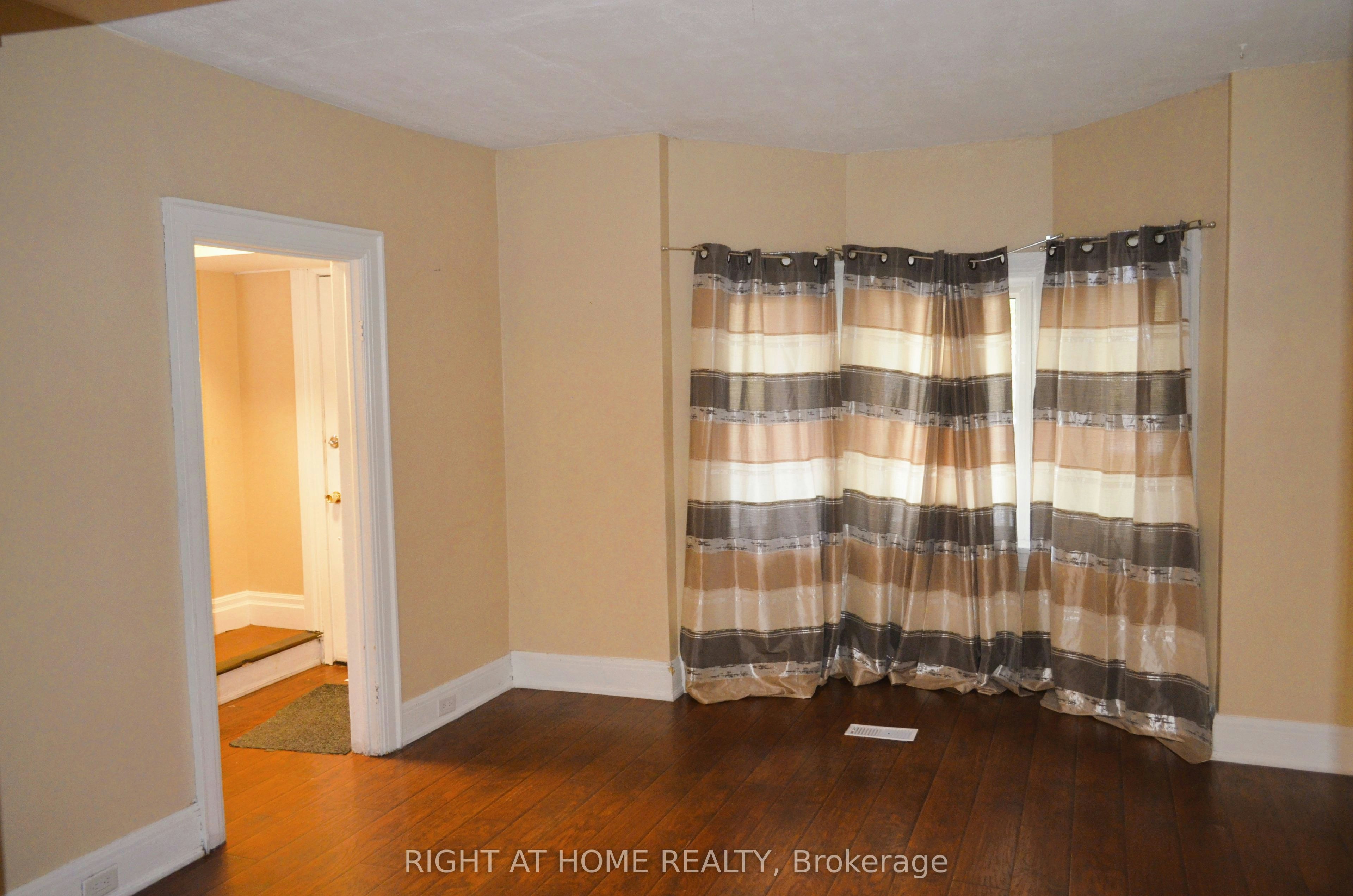 188 Adelaide Avenue E, Oshawa, ON, L1G 1Z4 - 2