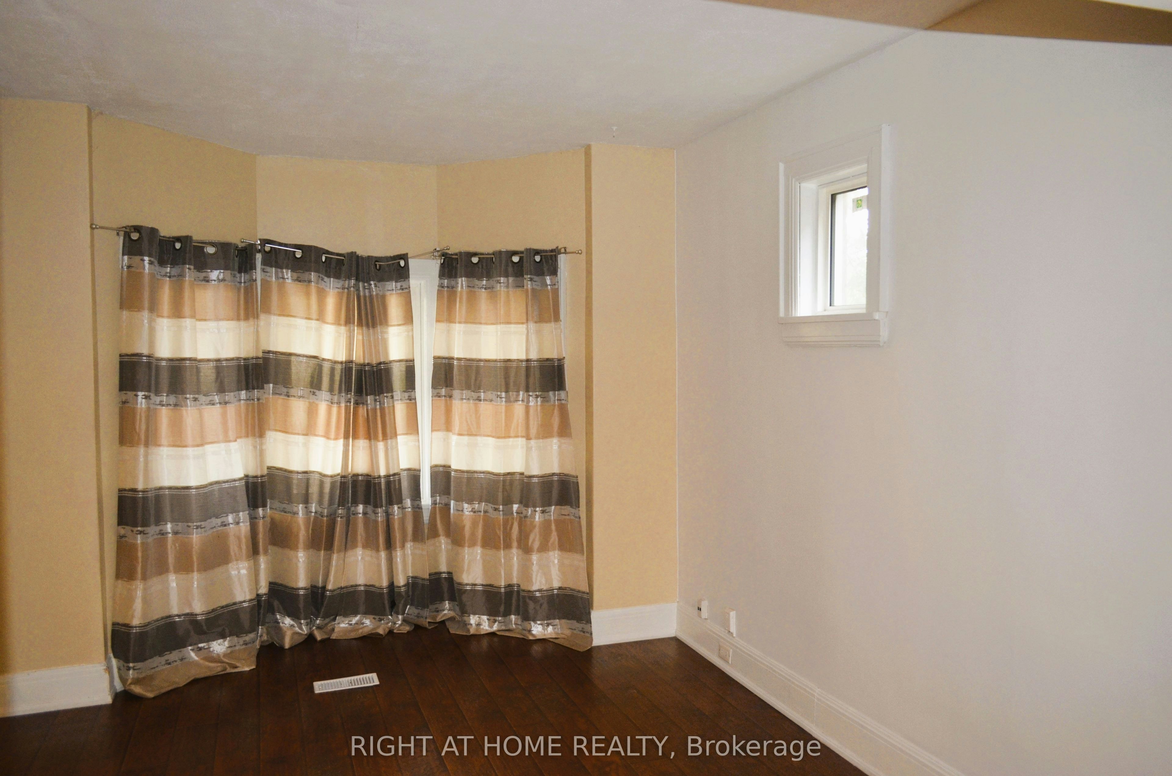 188 Adelaide Avenue E, Oshawa, ON, L1G 1Z4 - 3